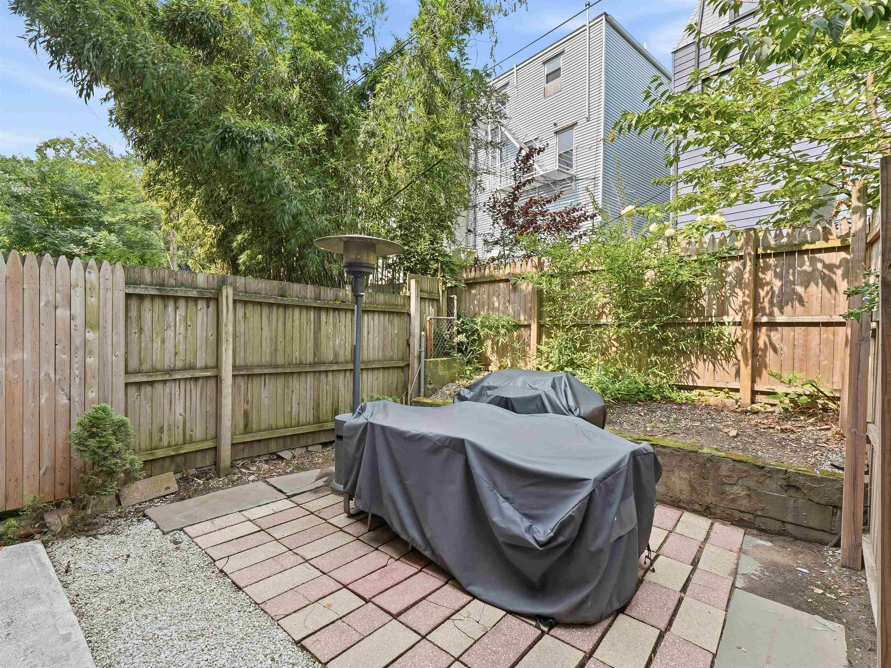 25 CRESCENT AVE