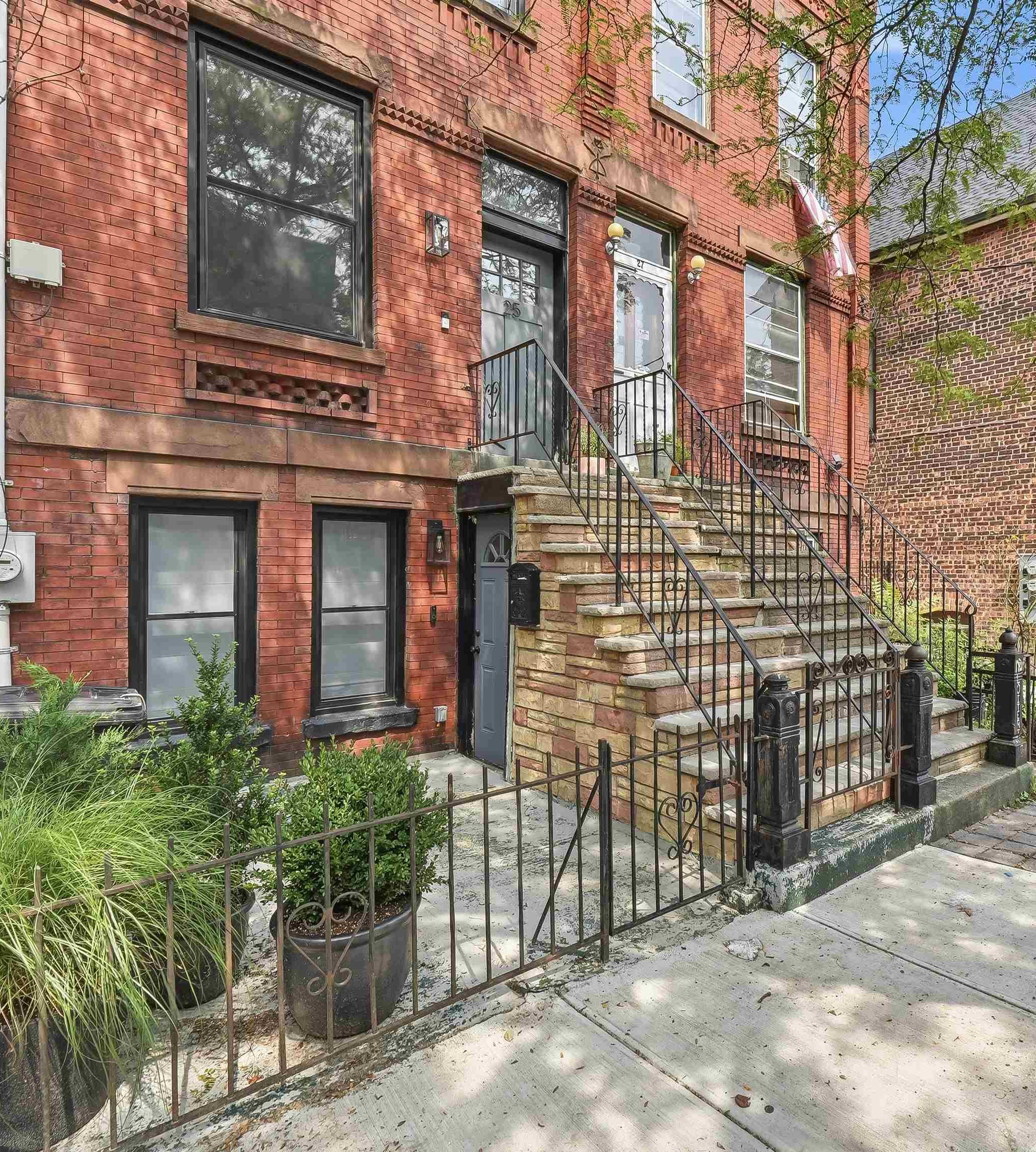 25 CRESCENT AVE