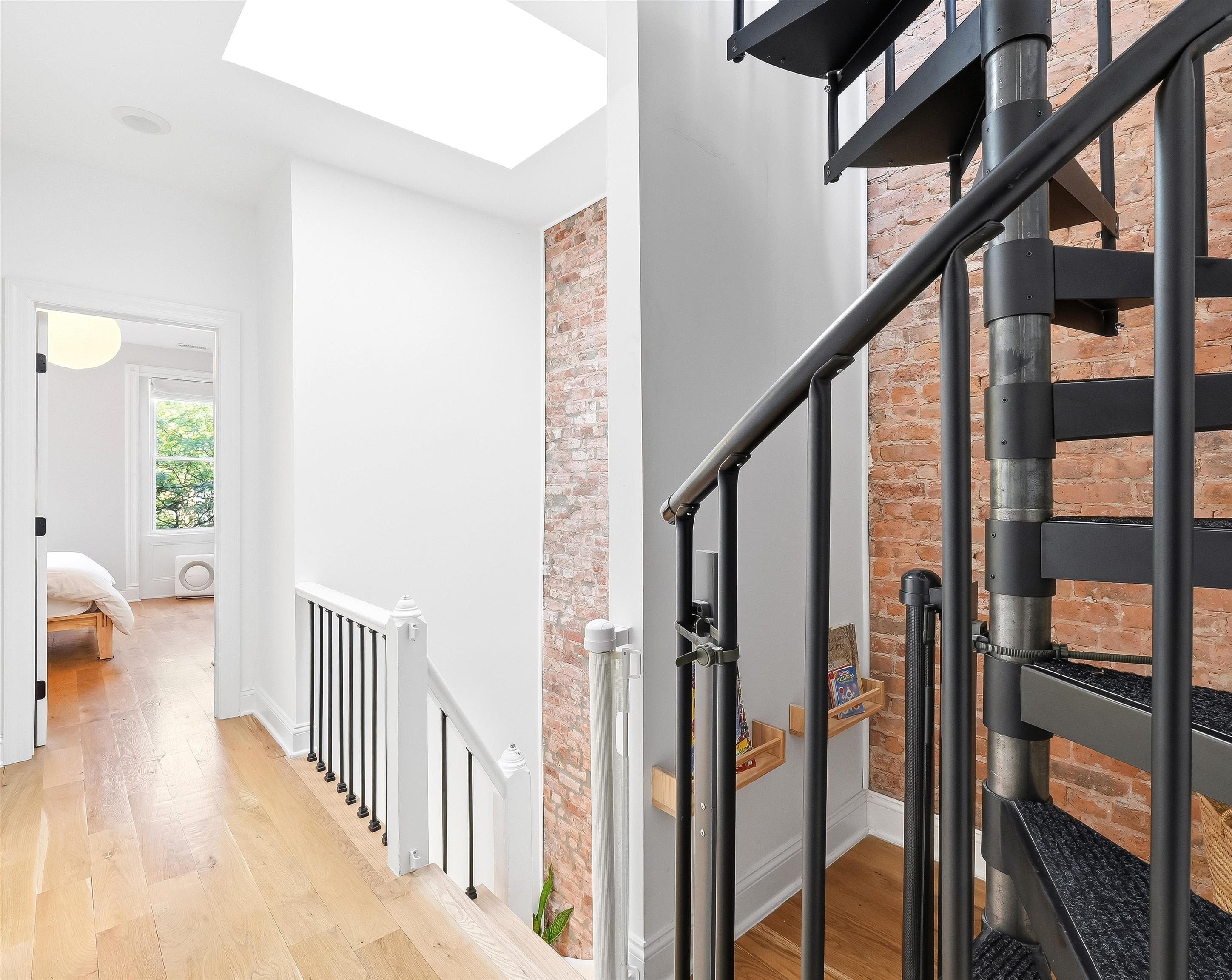 25 CRESCENT AVE