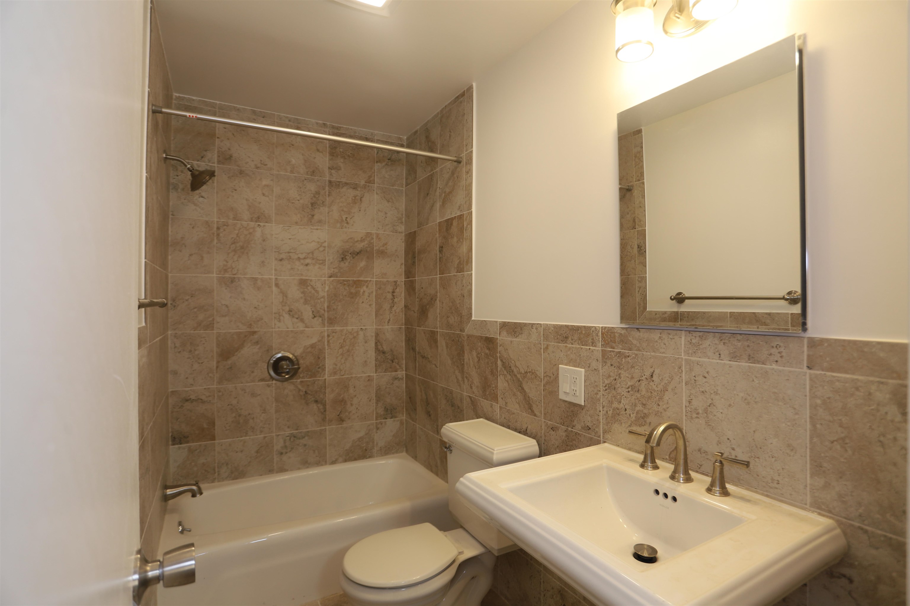 1131 WASHINGTON ST Unit: 2