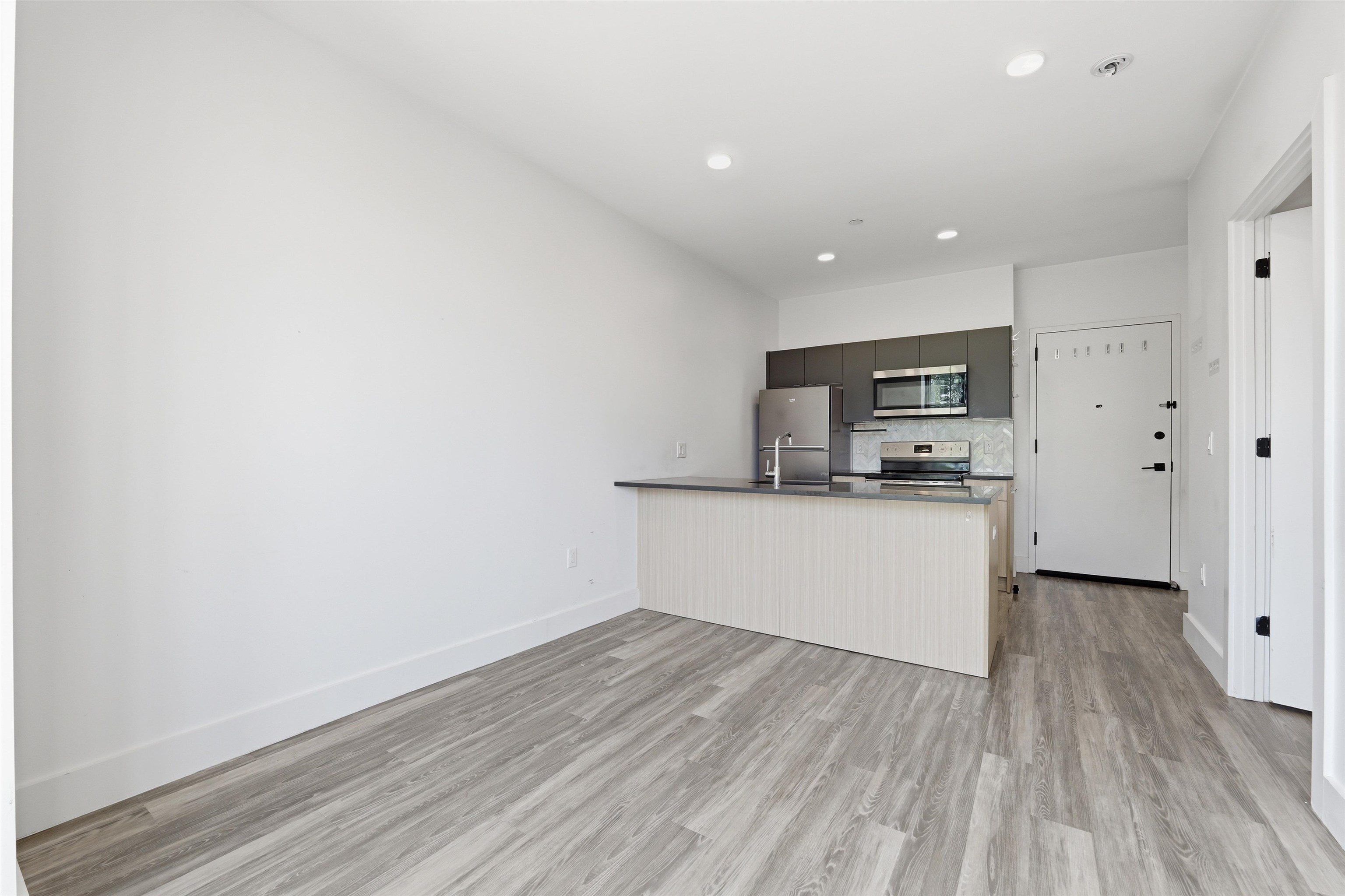 327 COMMUNIPAW AVE Unit: 301