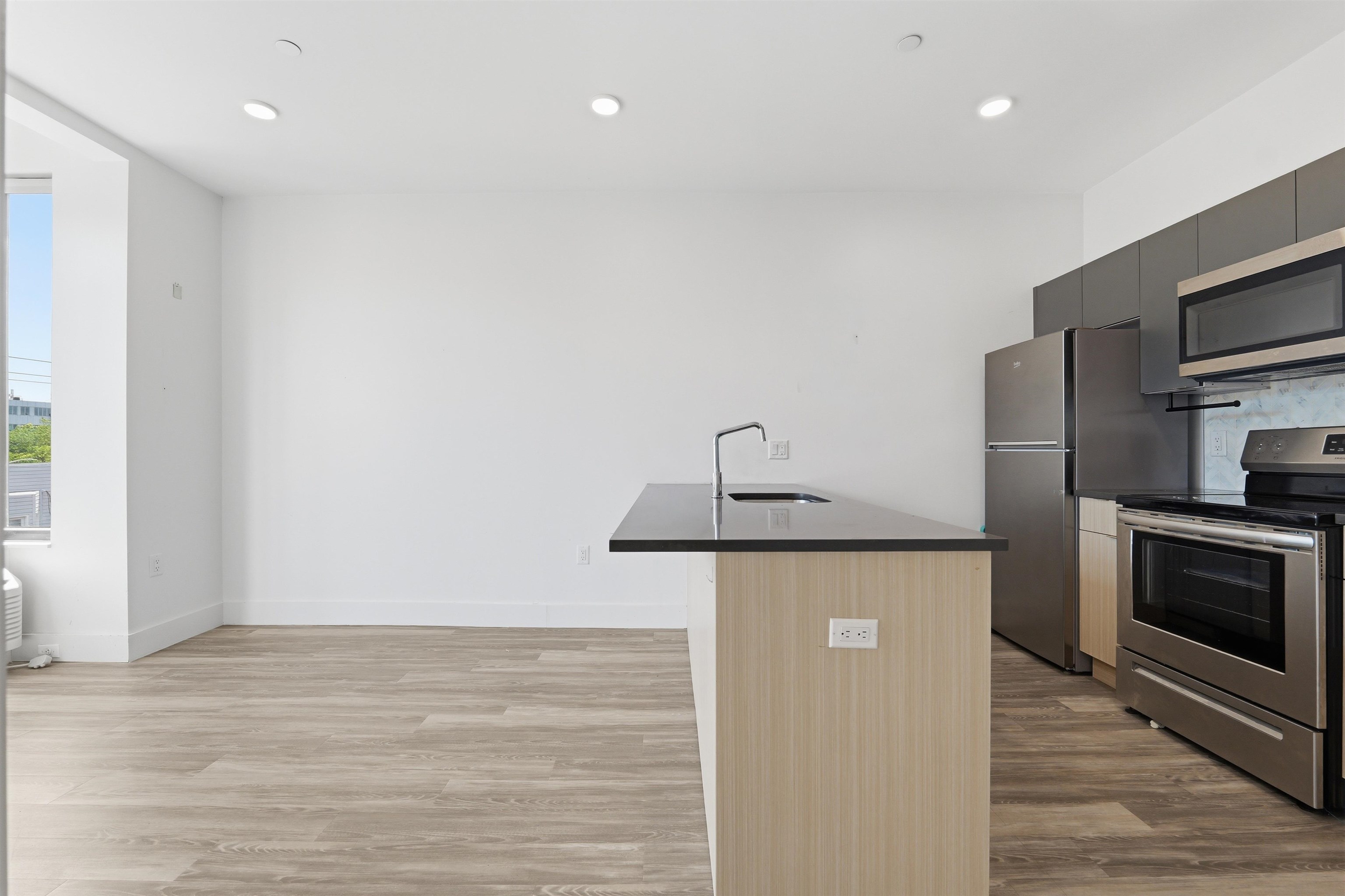 327 COMMUNIPAW AVE Unit: 301
