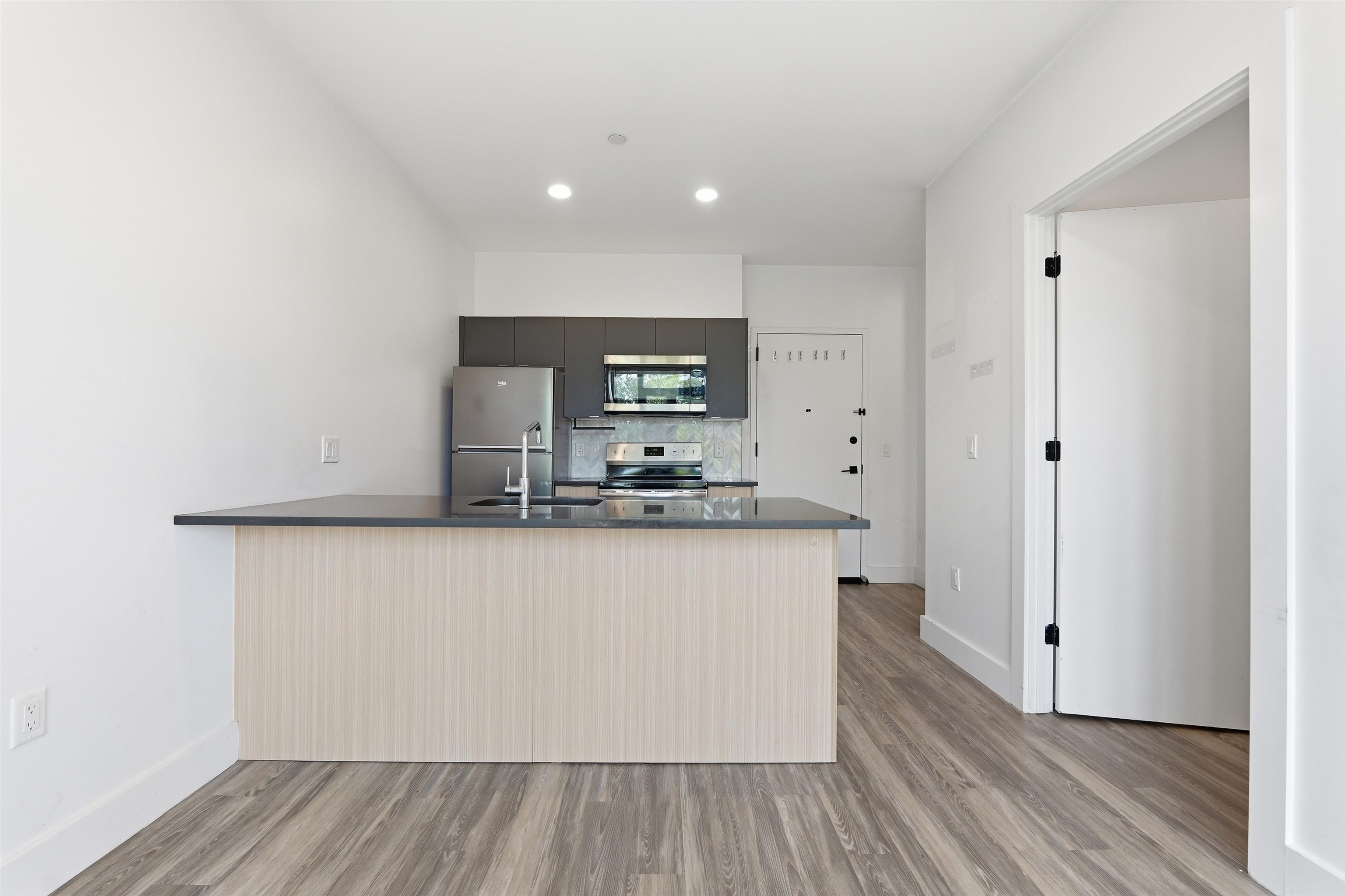 327 COMMUNIPAW AVE Unit: 301