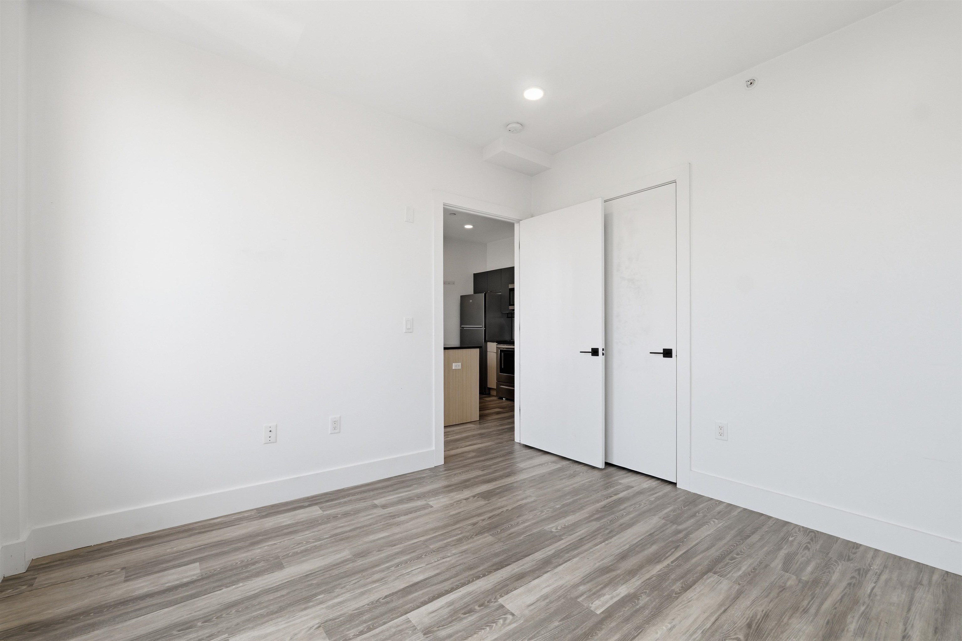 327 COMMUNIPAW AVE Unit: 301