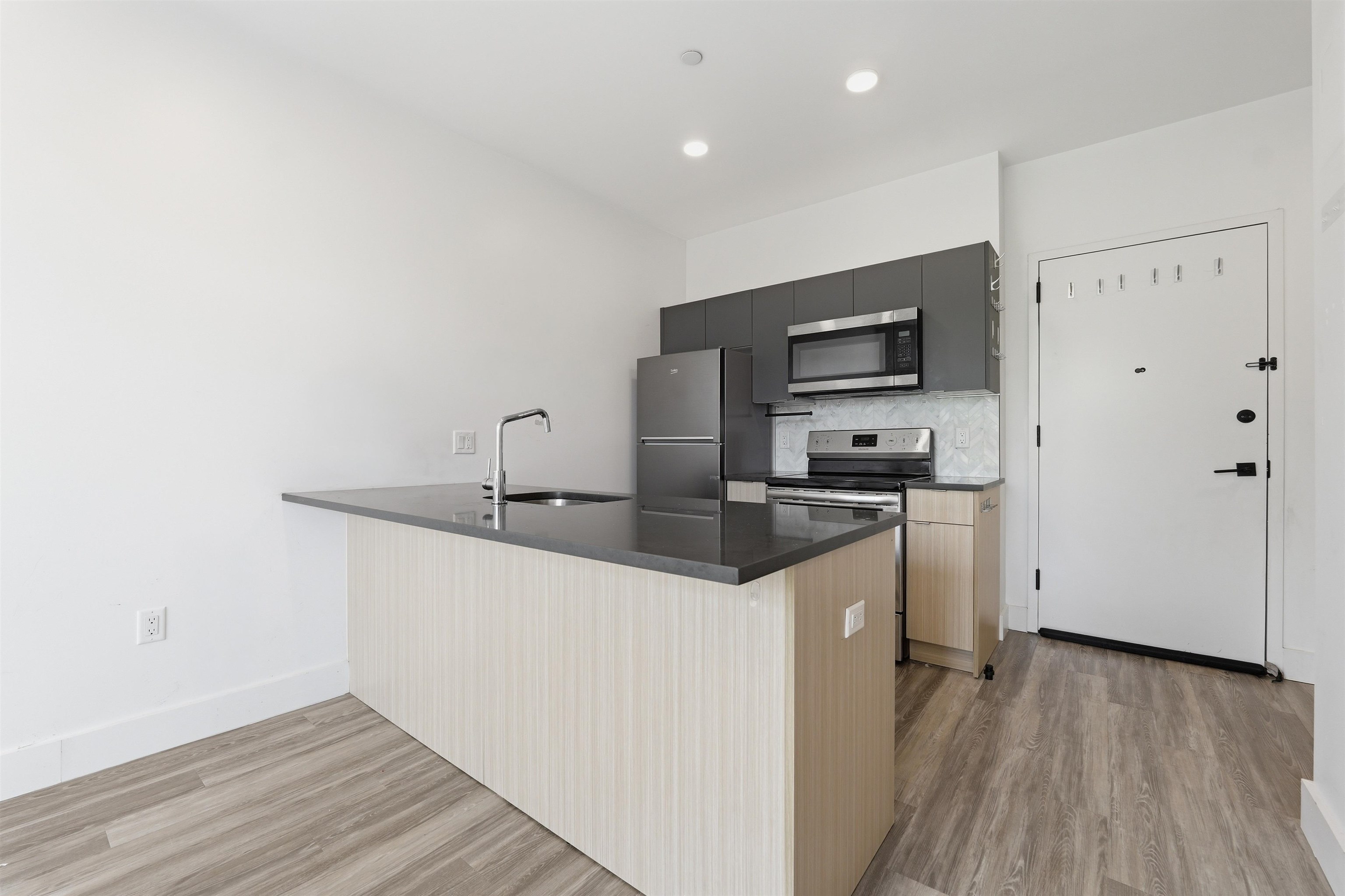 327 COMMUNIPAW AVE Unit: 301