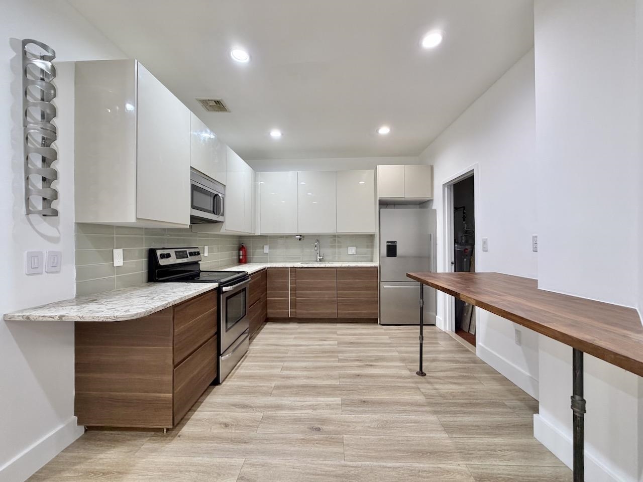 75 LIBERTY AVE Unit: D11