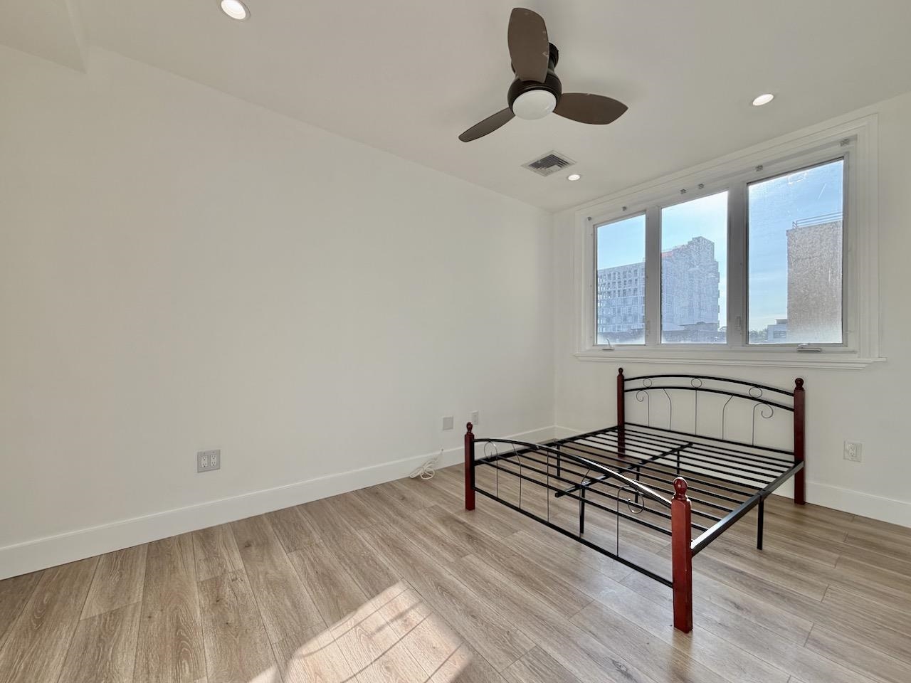 75 LIBERTY AVE Unit: D11