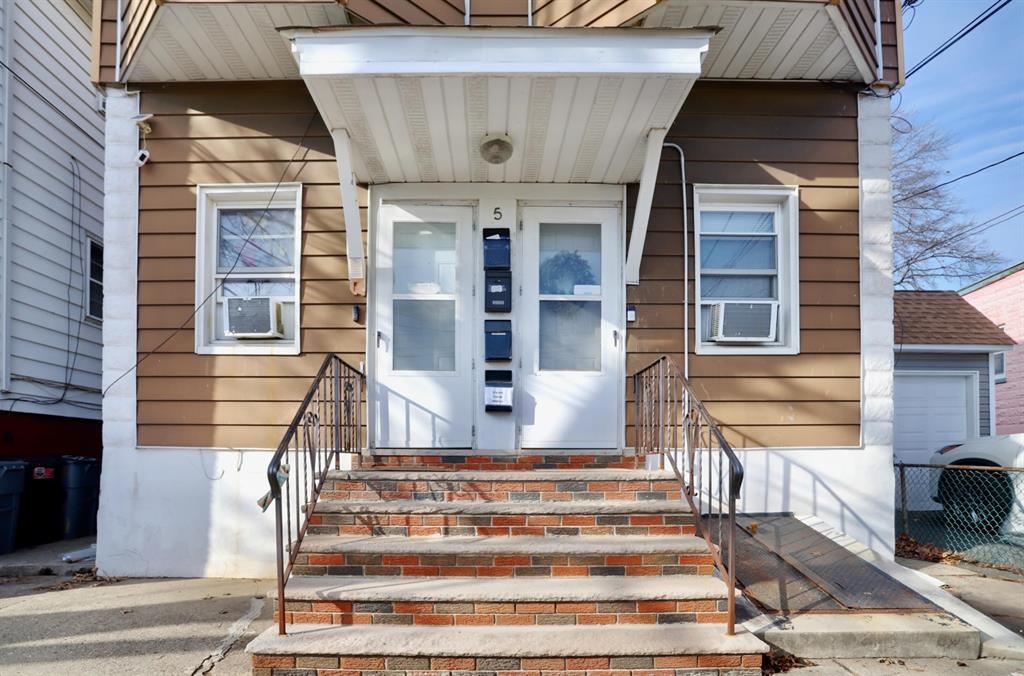 5 SALTER PL Unit: 1