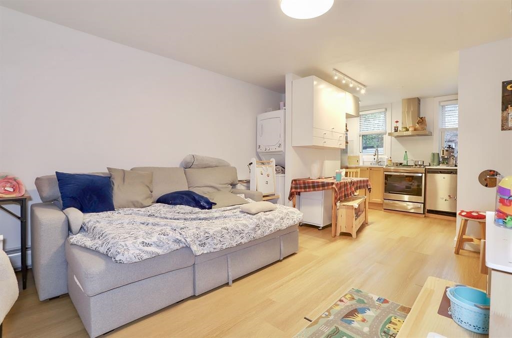 432 2ND ST Unit: 1