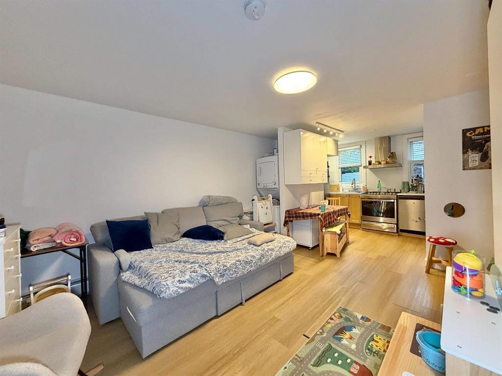 432 2ND ST Unit: 1