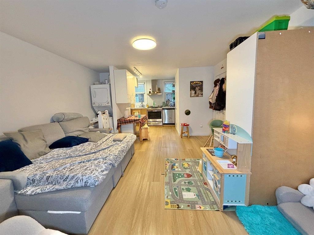 432 2ND ST Unit: 1