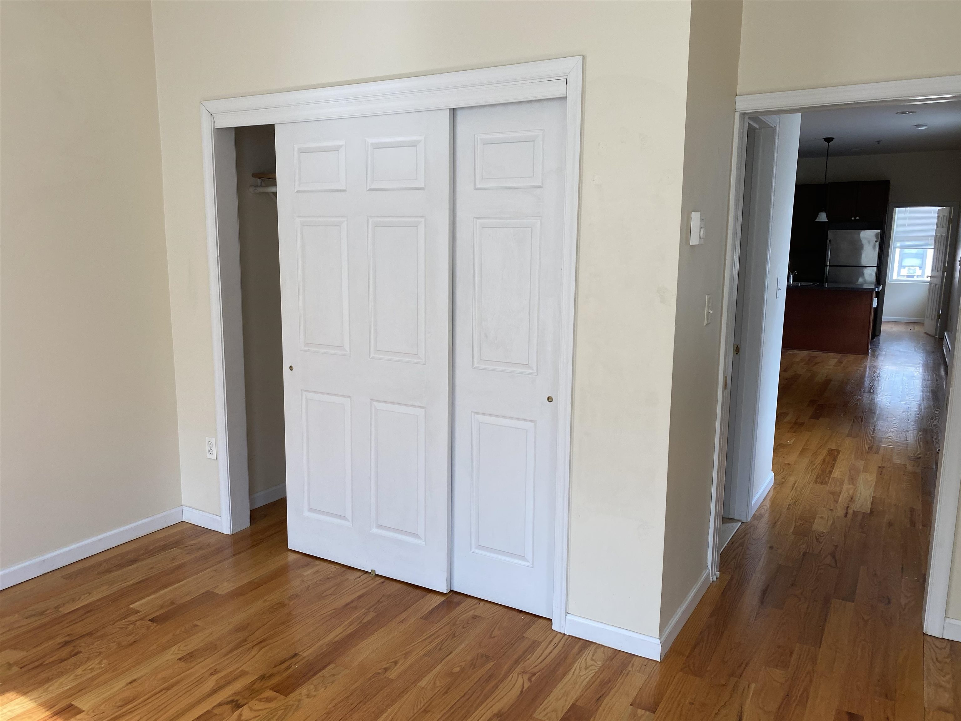 942 WILLOW AVE Unit: 3R