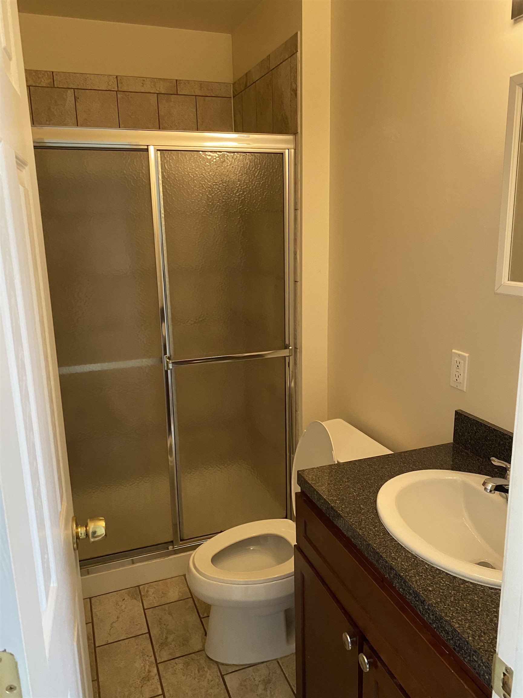 942 WILLOW AVE Unit: 3R