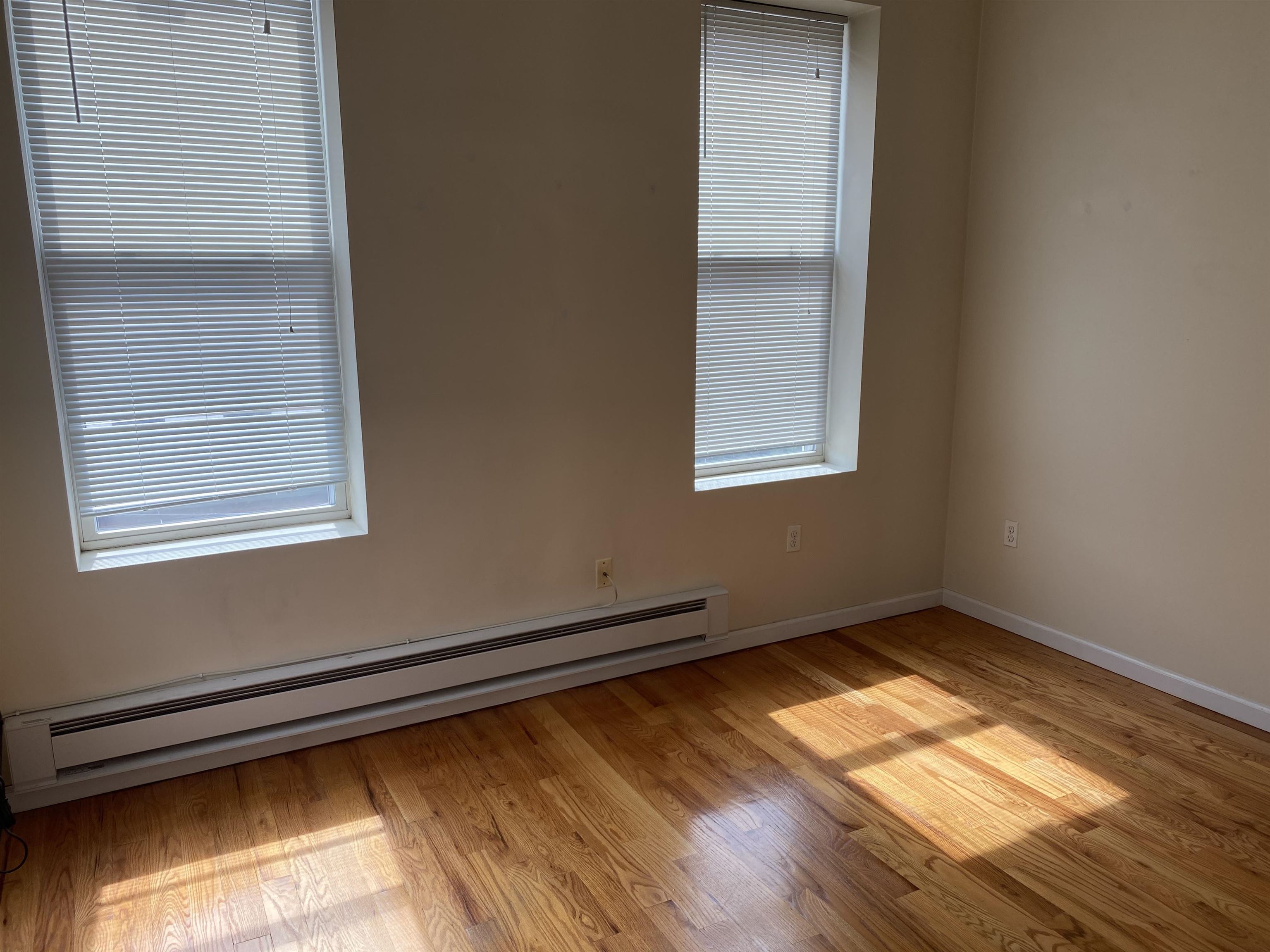 942 WILLOW AVE Unit: 3R