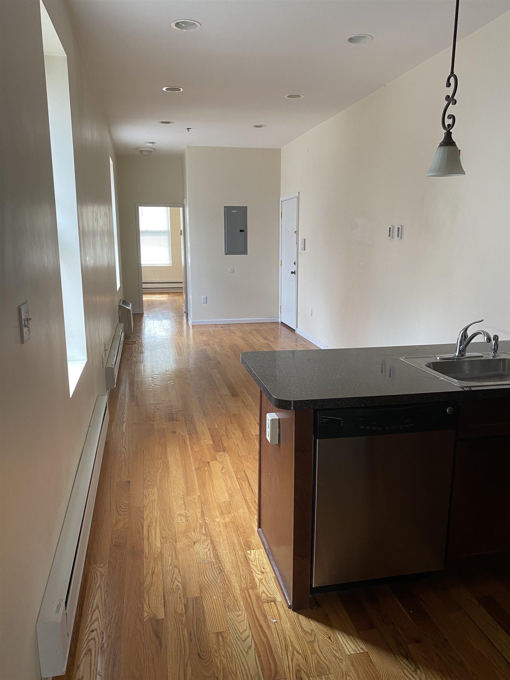 942 WILLOW AVE Unit: 3R