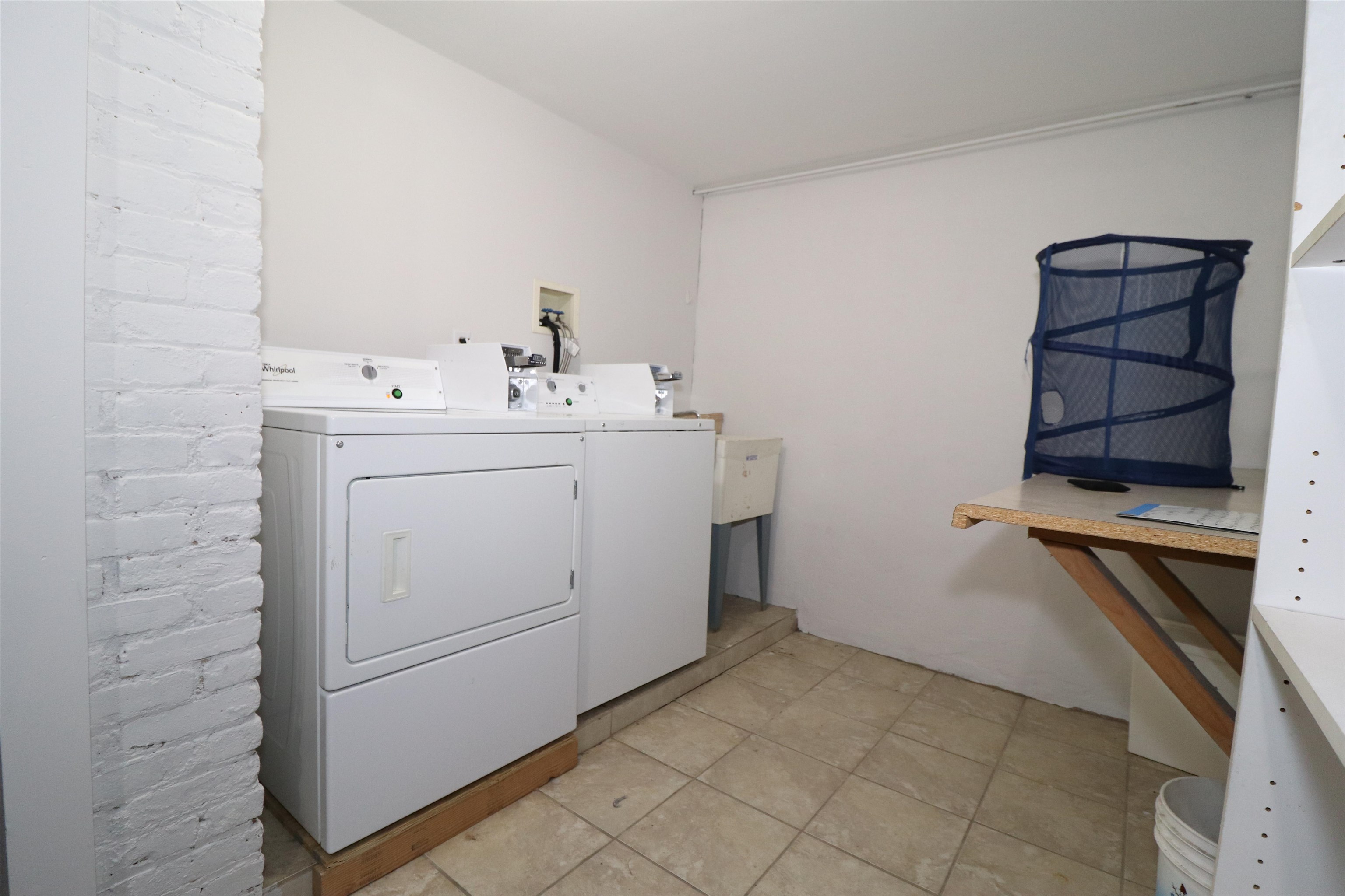 348 7TH ST Unit: 6 (3R)