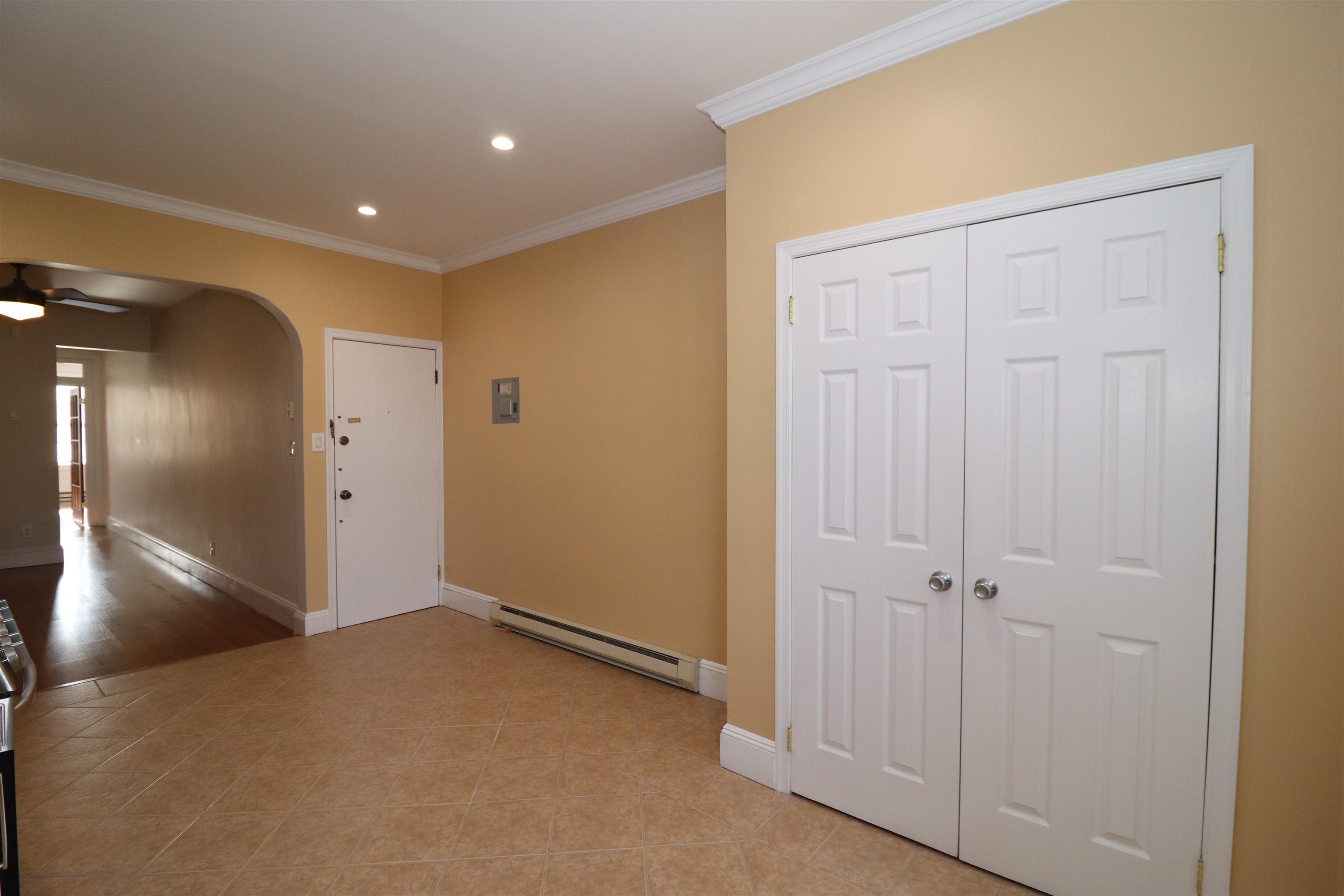 348 7TH ST Unit: 6 (3R)