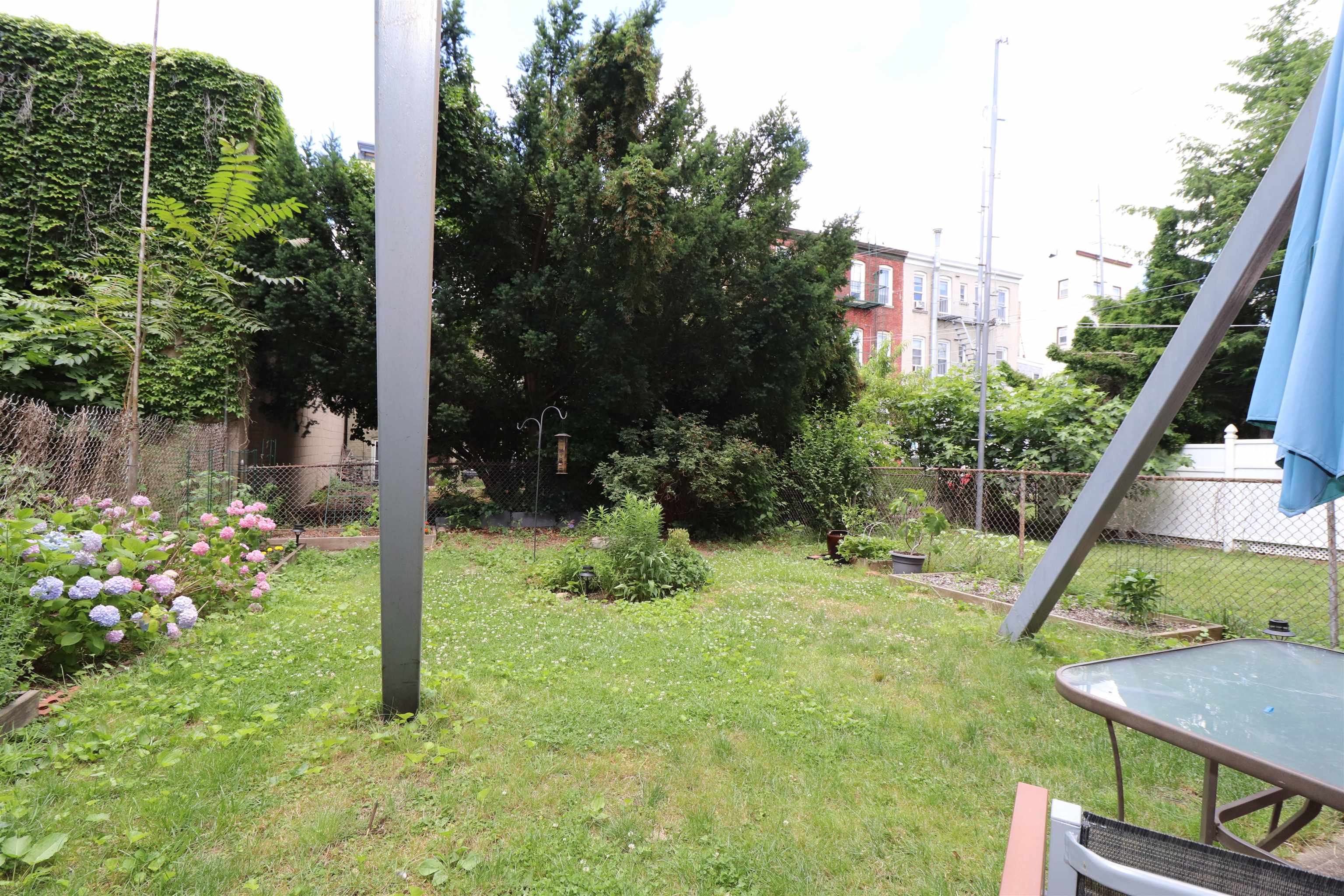 348 7TH ST Unit: 6 (3R)