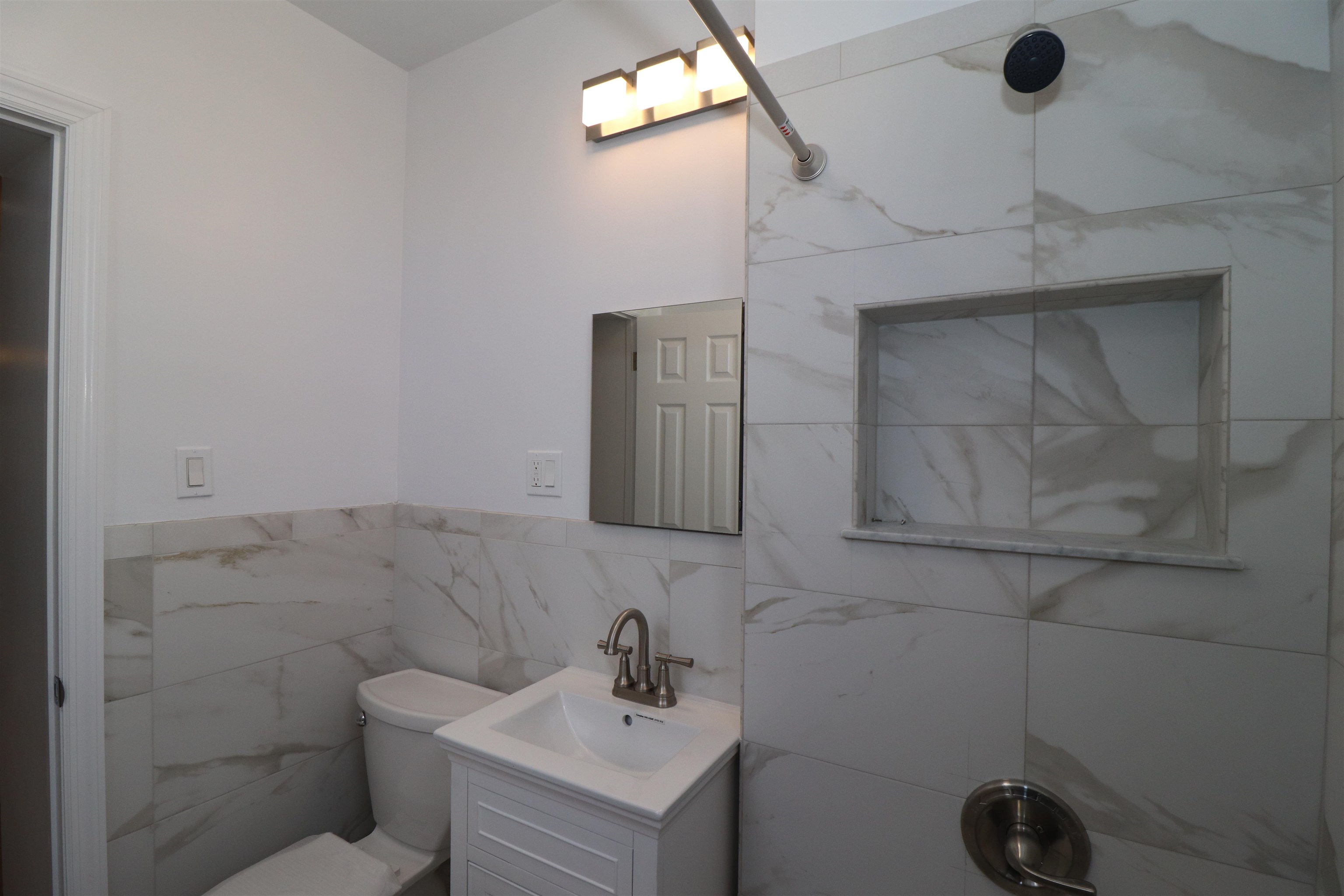 348 7TH ST Unit: 6 (3R)