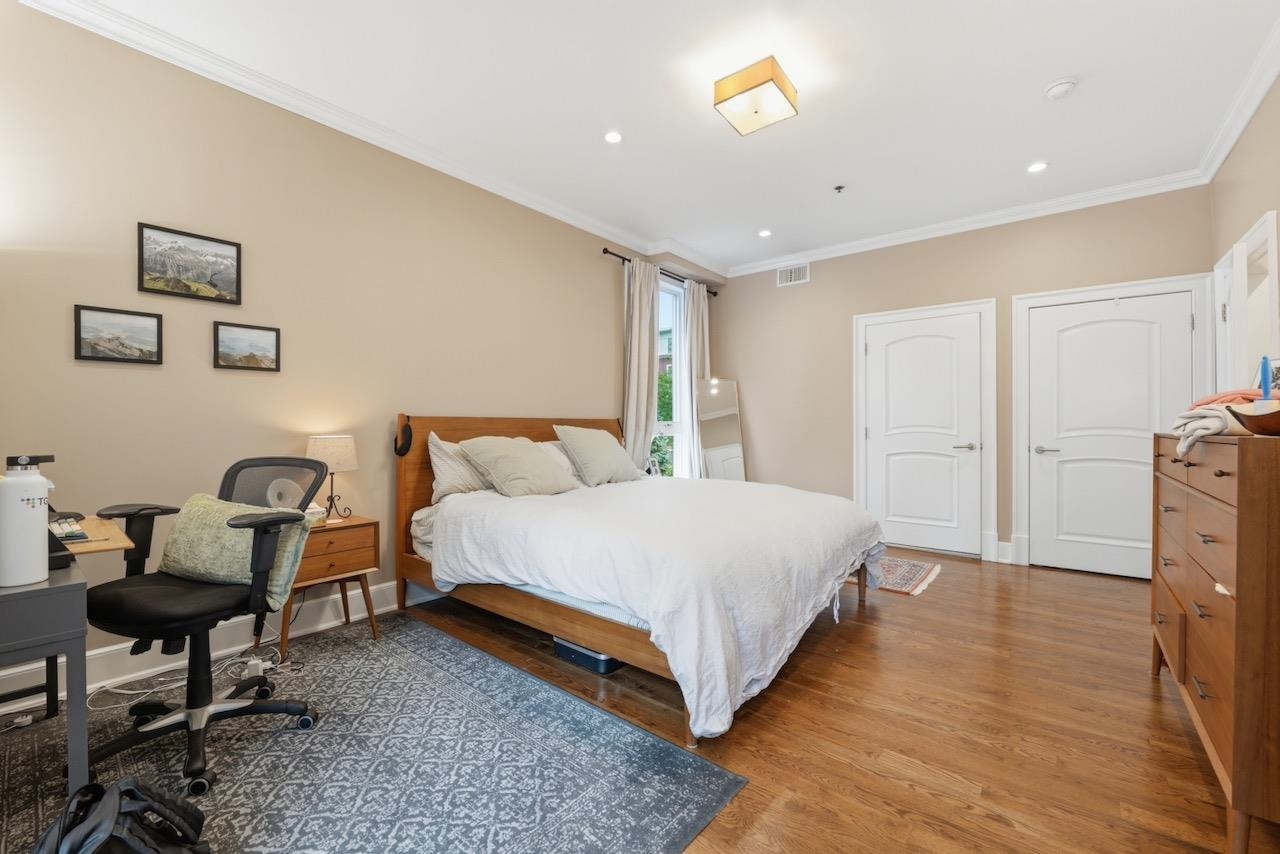 313 1ST ST Unit: 3C