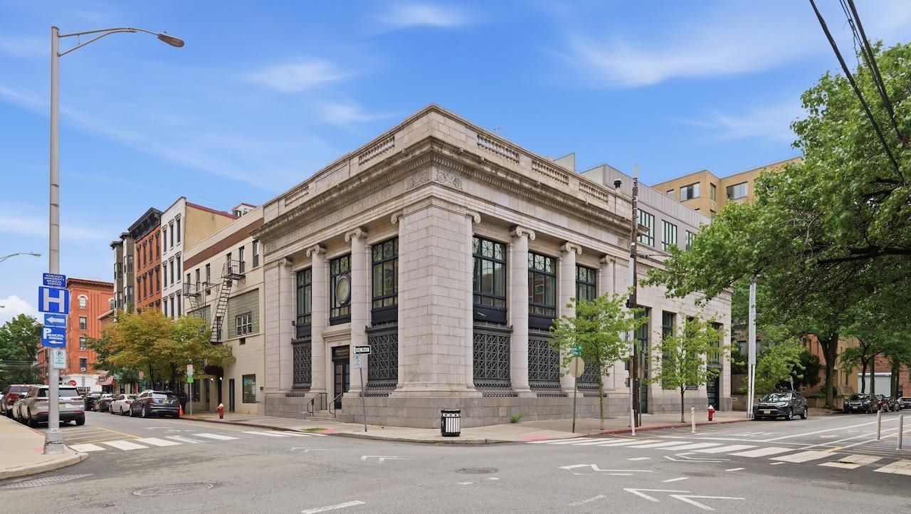 313 1ST ST Unit: 3C