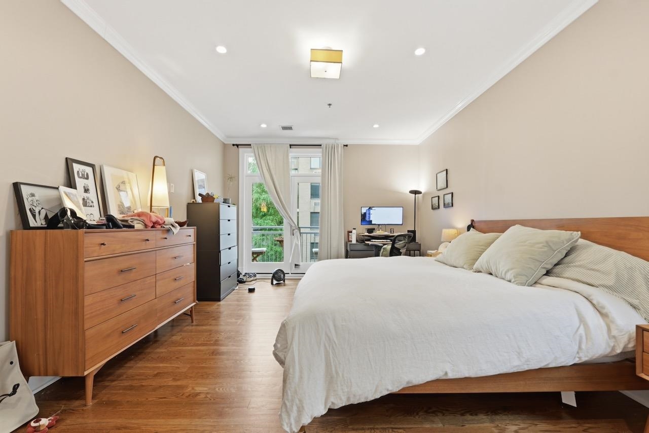 313 1ST ST Unit: 3C