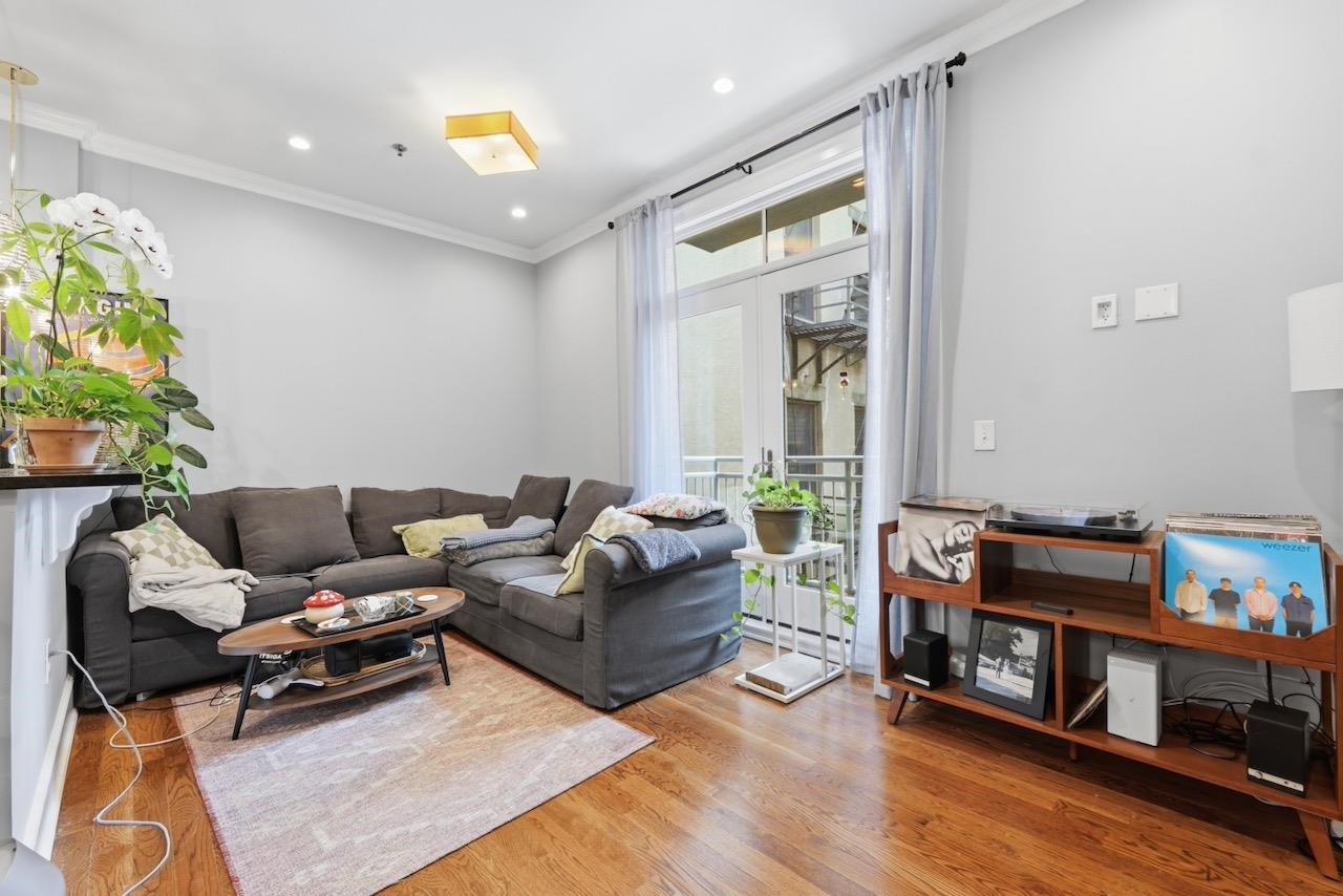 313 1ST ST Unit: 3C