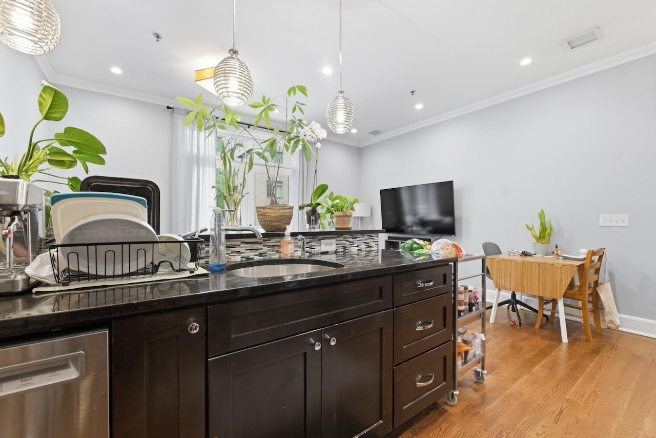 313 1ST ST Unit: 3C