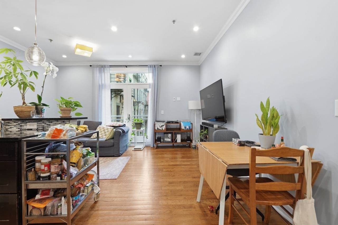 313 1ST ST Unit: 3C