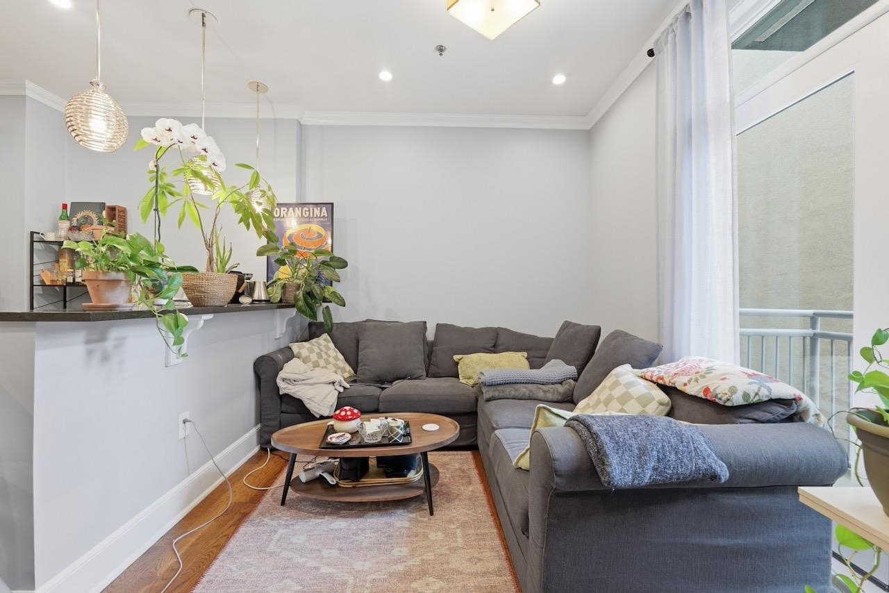 313 1ST ST Unit: 3C