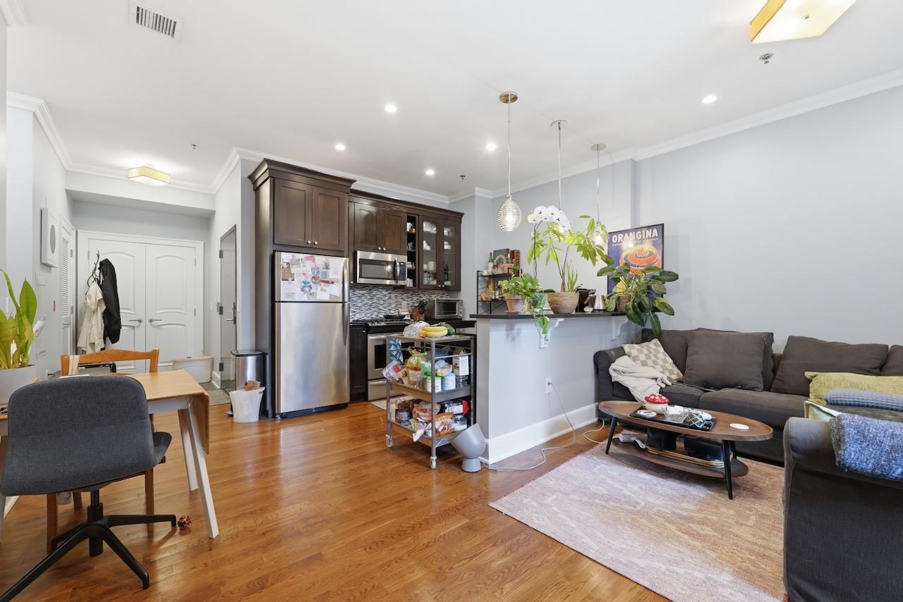 313 1ST ST Unit: 3C