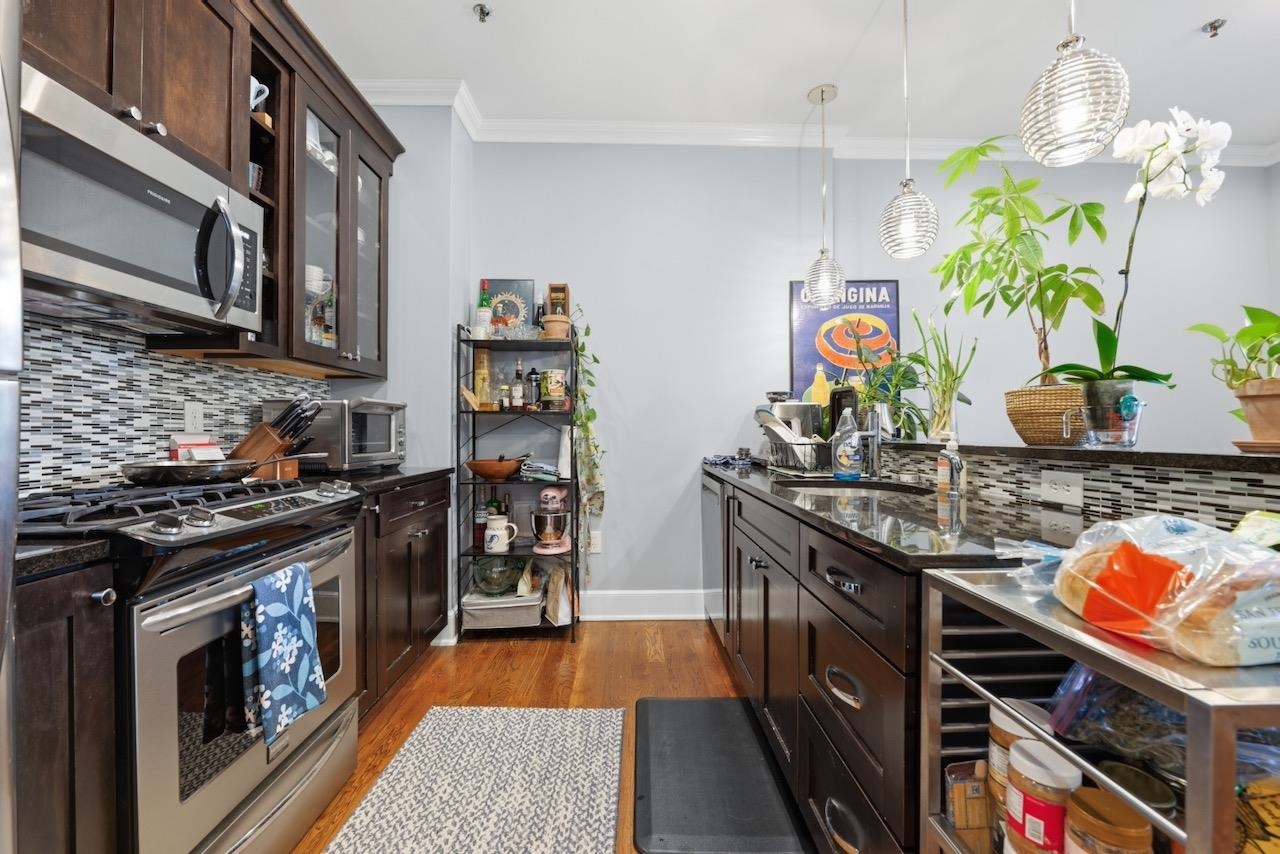 313 1ST ST Unit: 3C