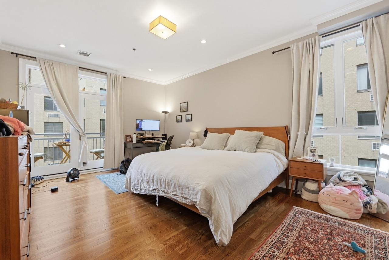 313 1ST ST Unit: 3C