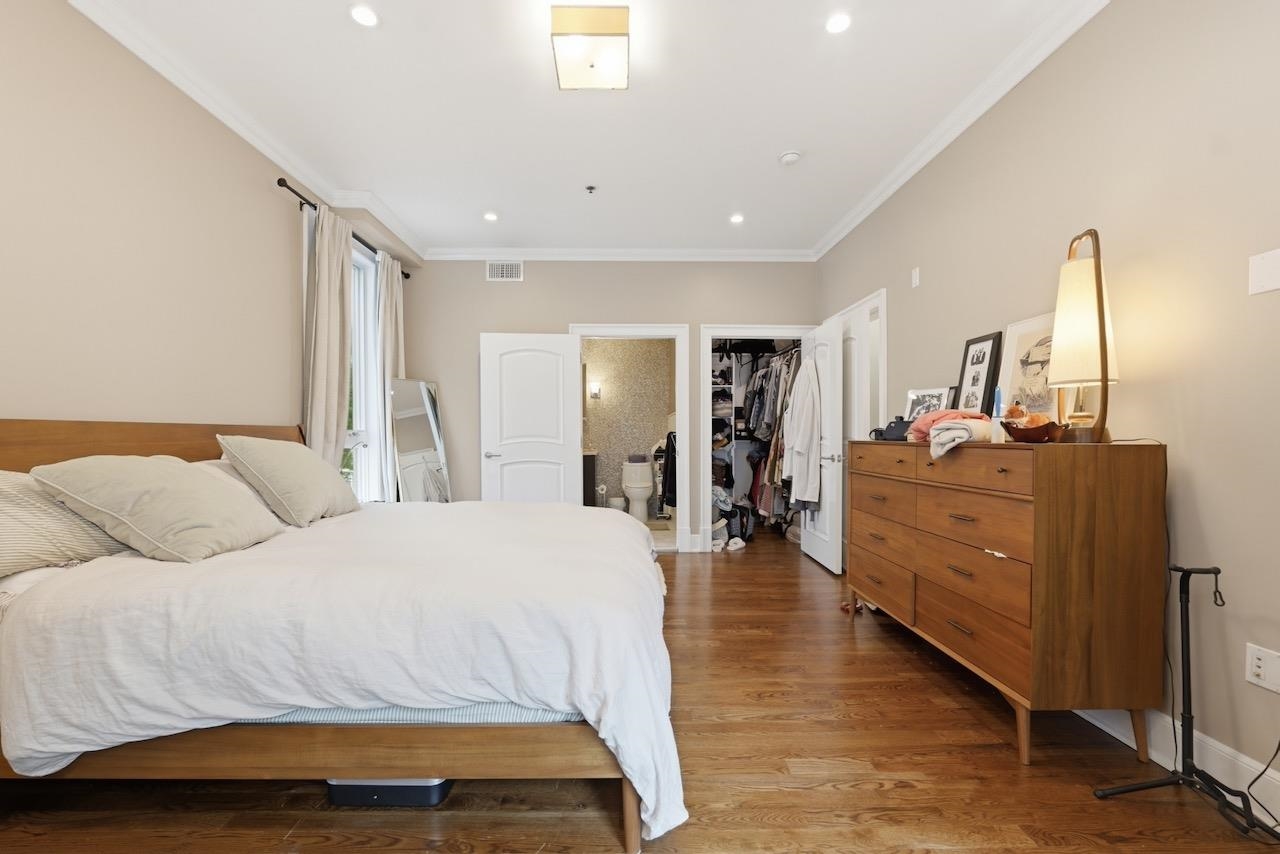 313 1ST ST Unit: 3C