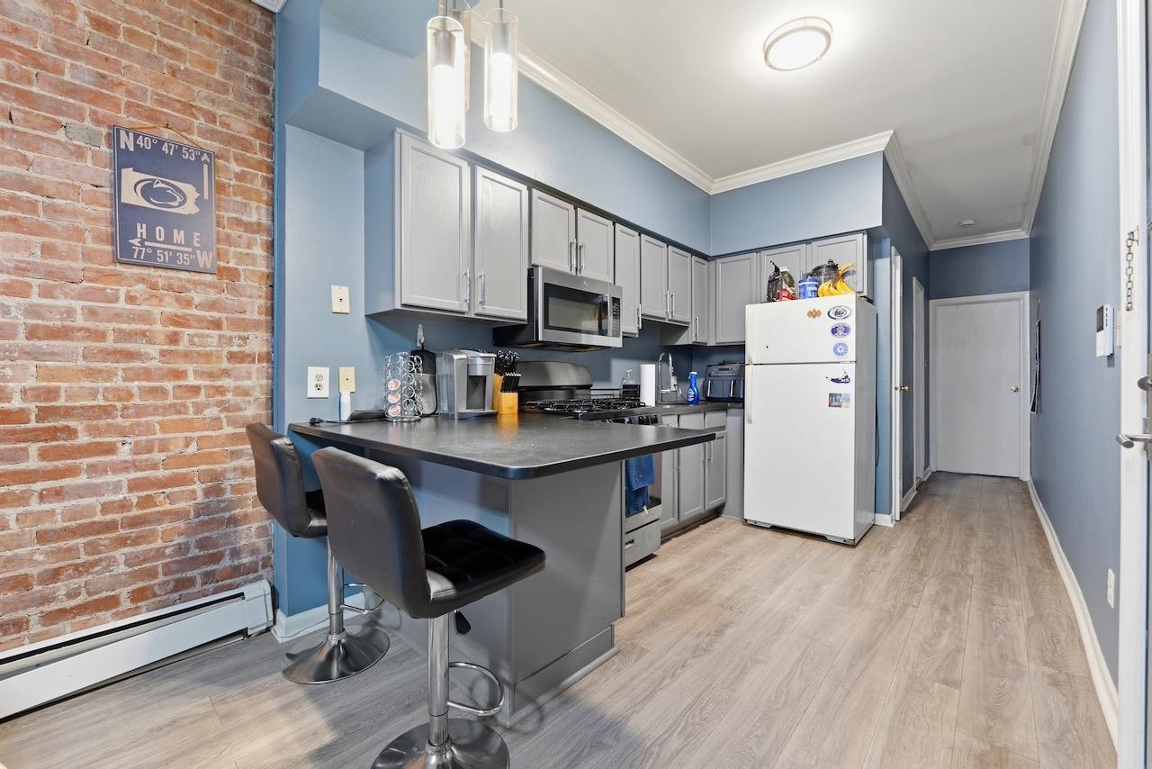 263 1ST ST Unit: 3R