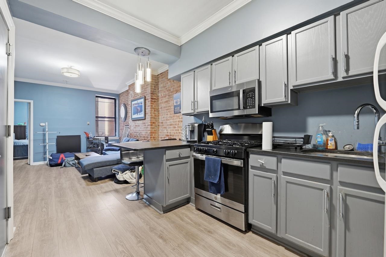 263 1ST ST Unit: 3R