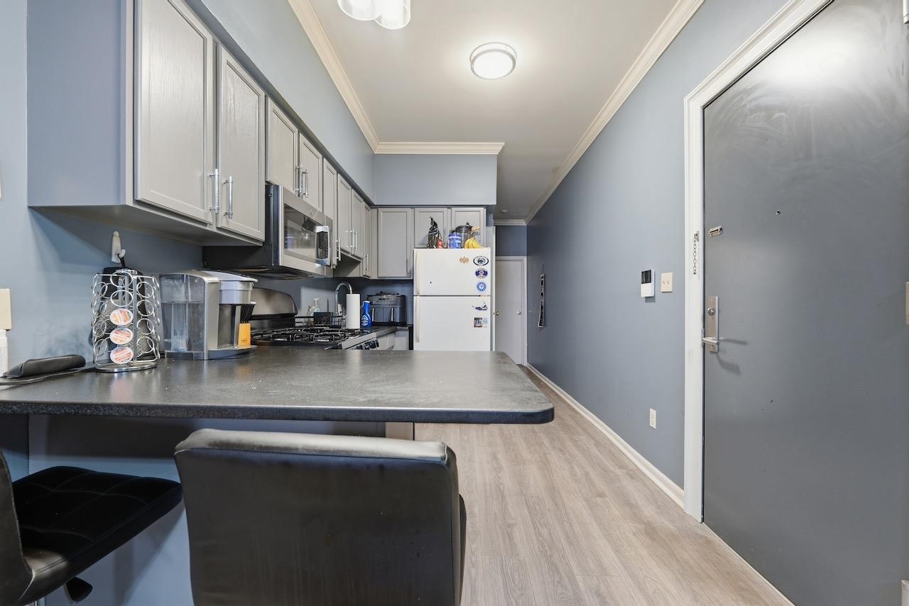 263 1ST ST Unit: 3R