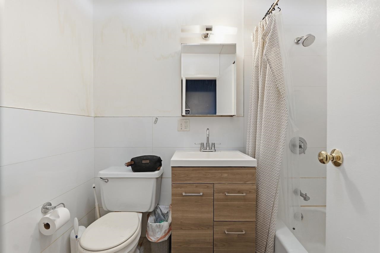 263 1ST ST Unit: 3R