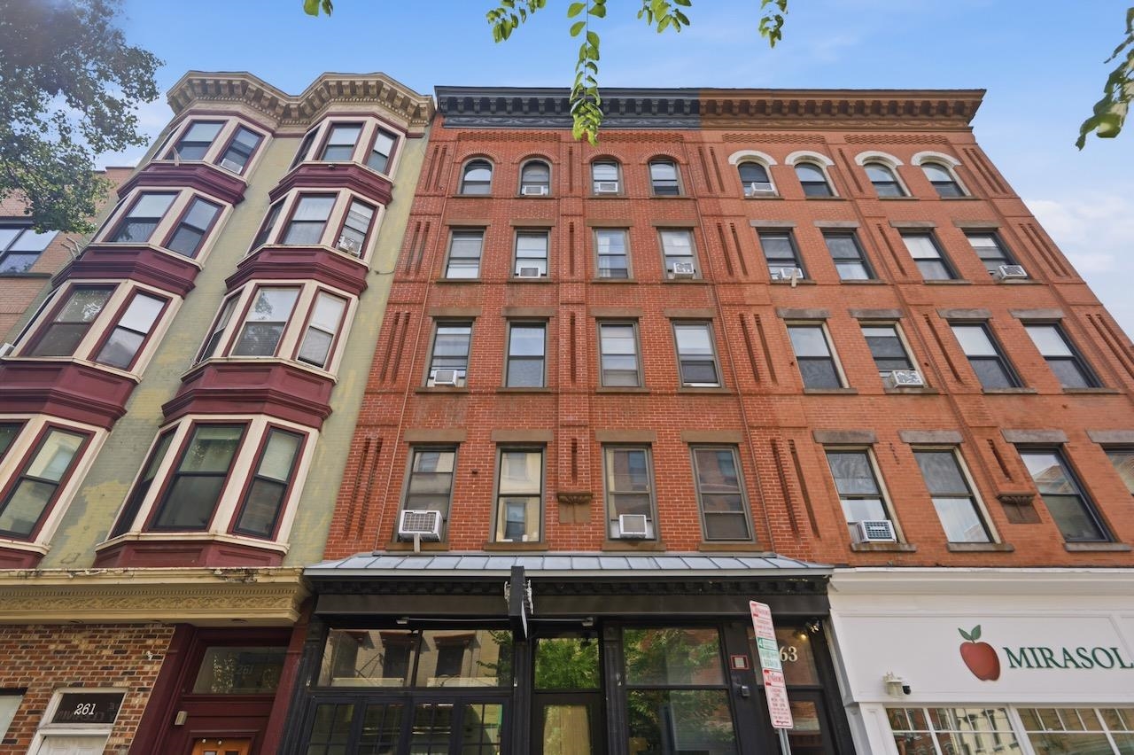 263 1ST ST Unit: 3R