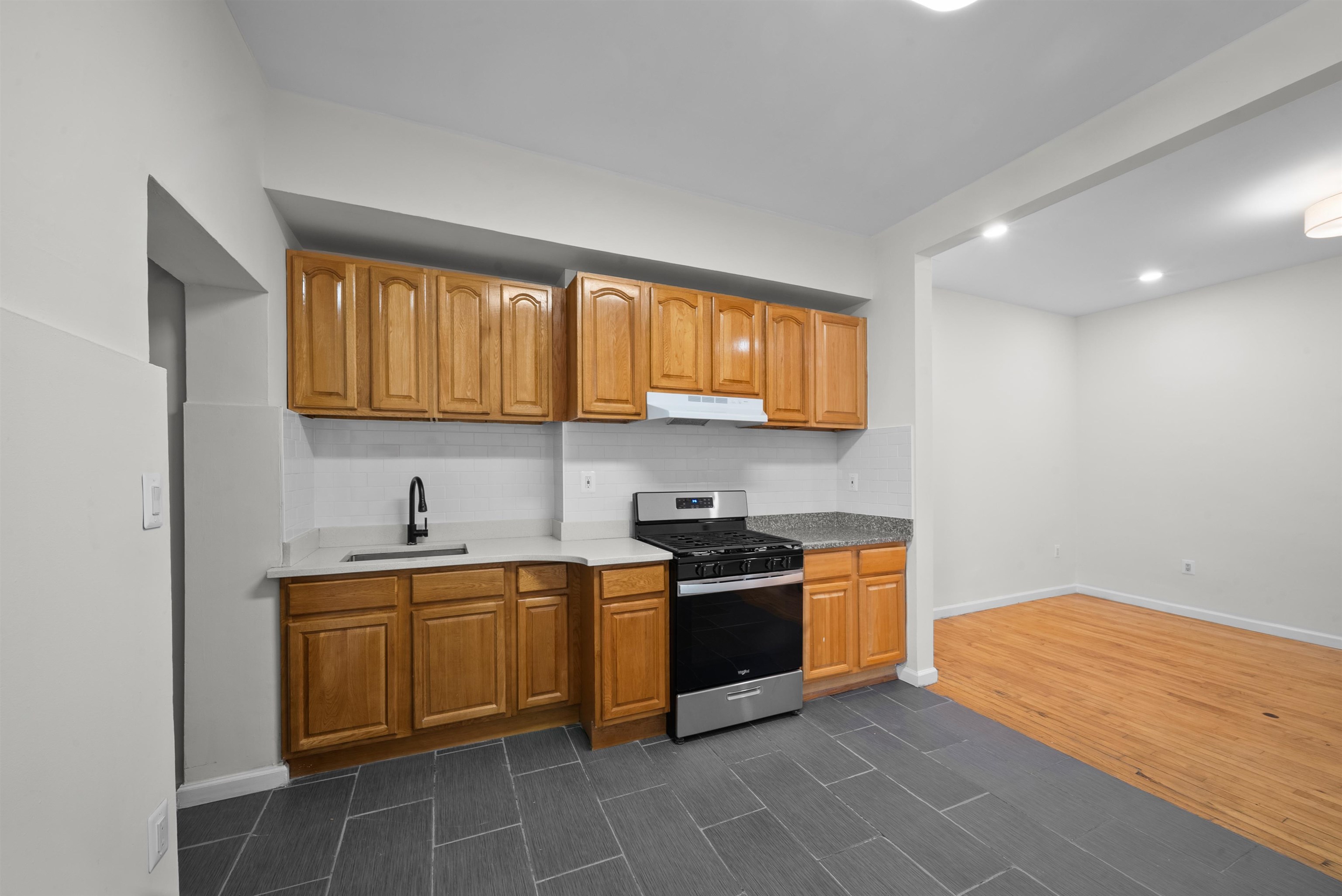 67 FRANKLIN ST Unit: 2