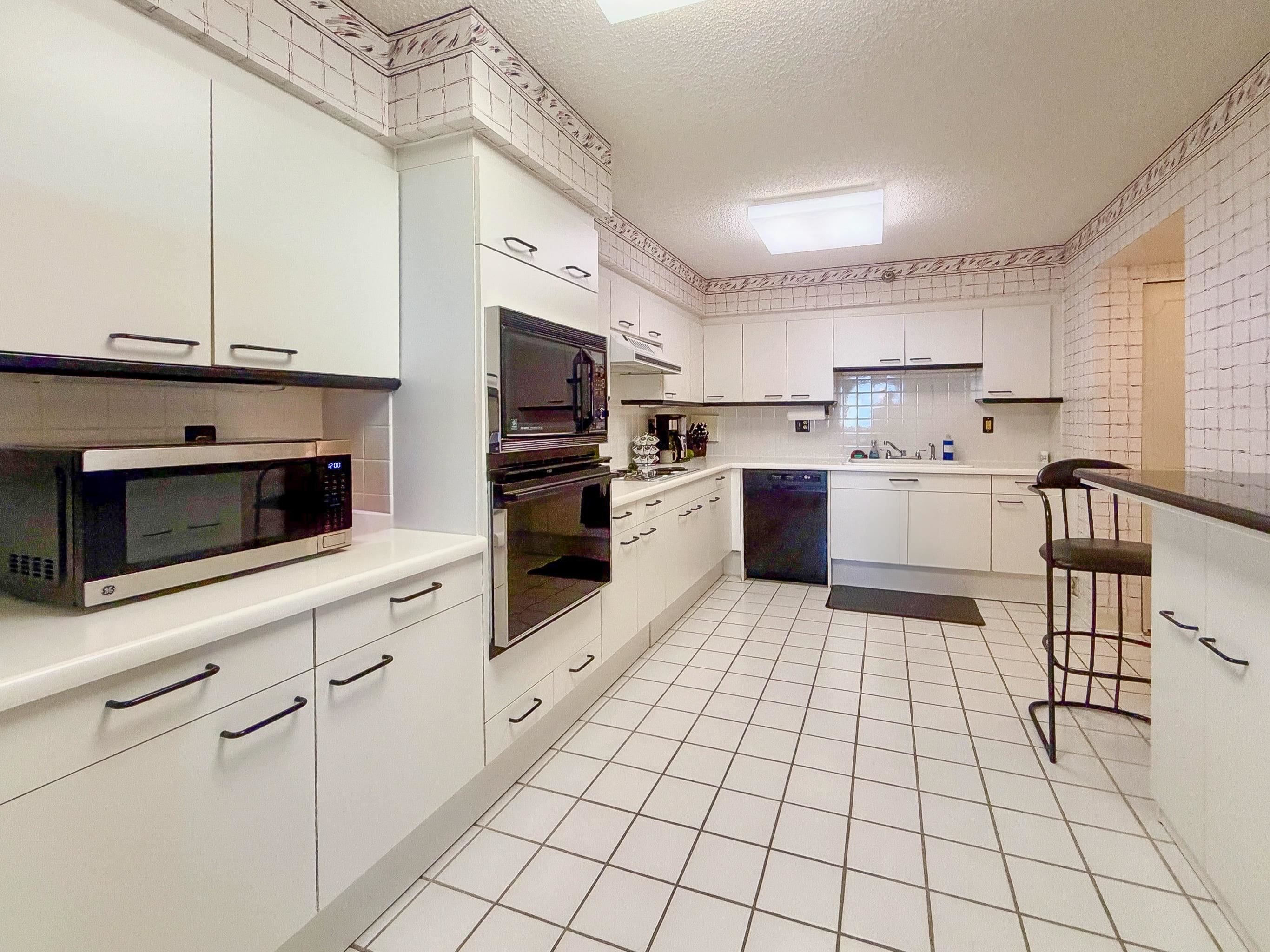 1512 PALISADE AVE Unit: 14R