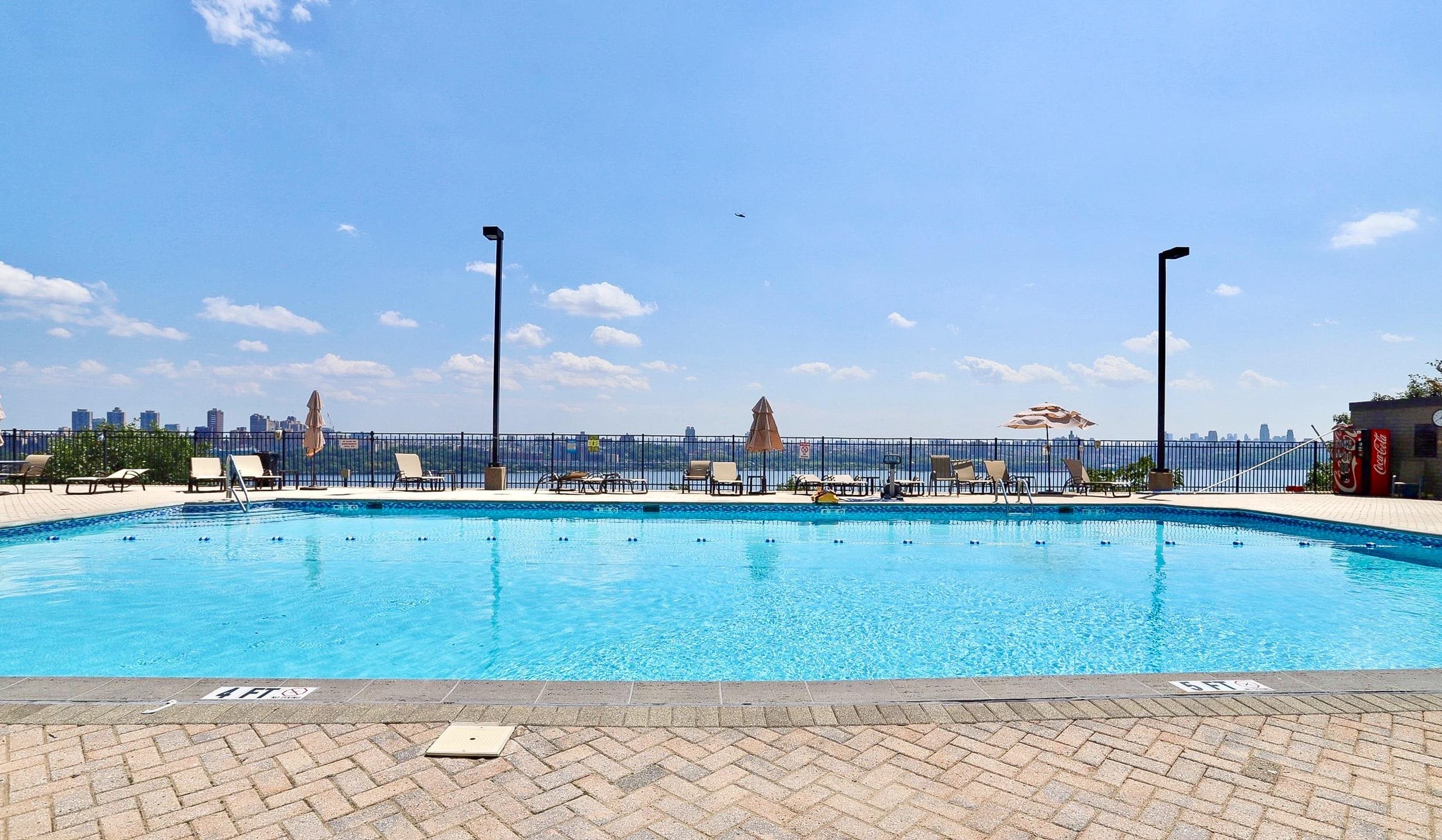 1512 PALISADE AVE Unit: 14R