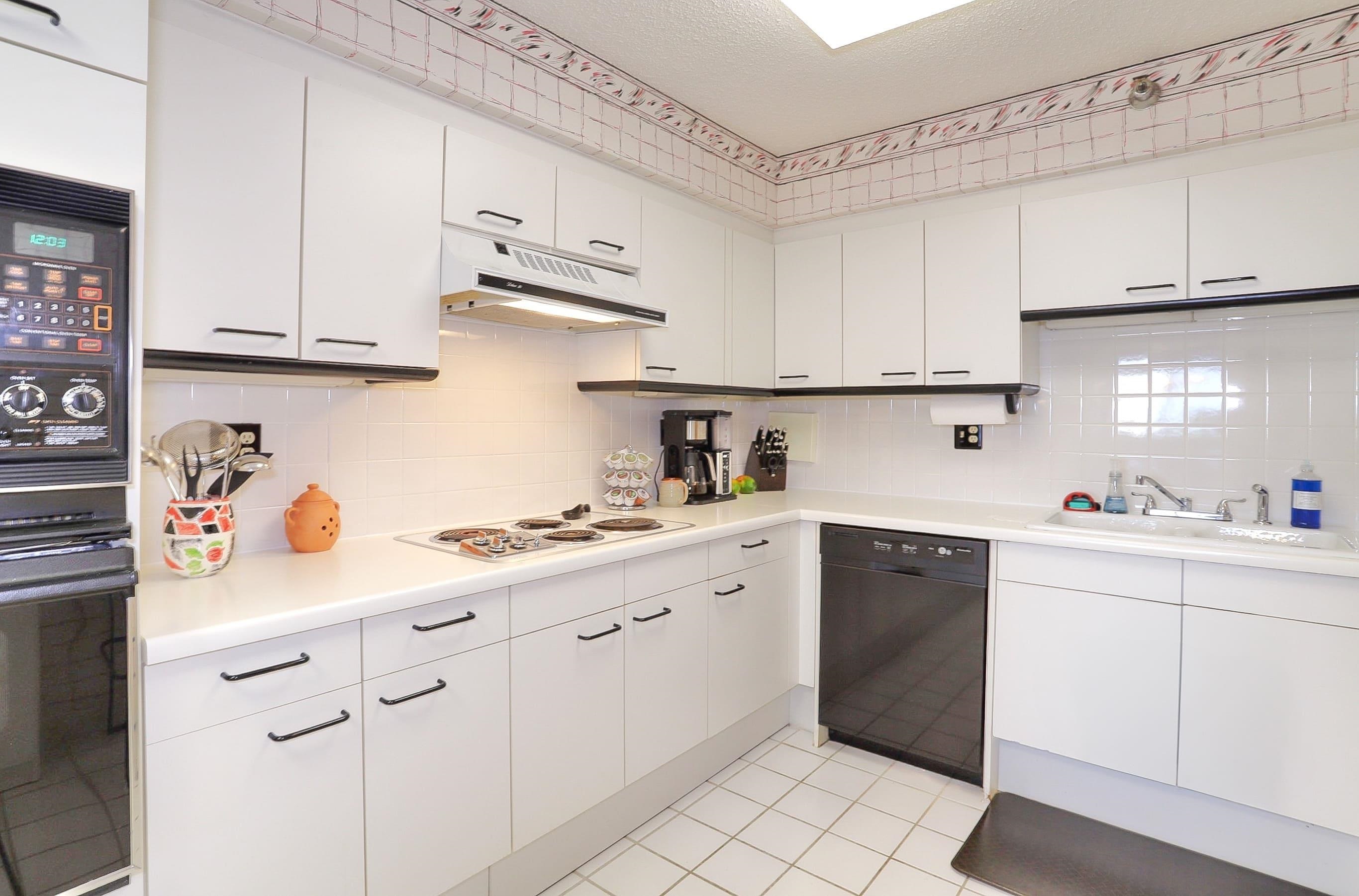 1512 PALISADE AVE Unit: 14R