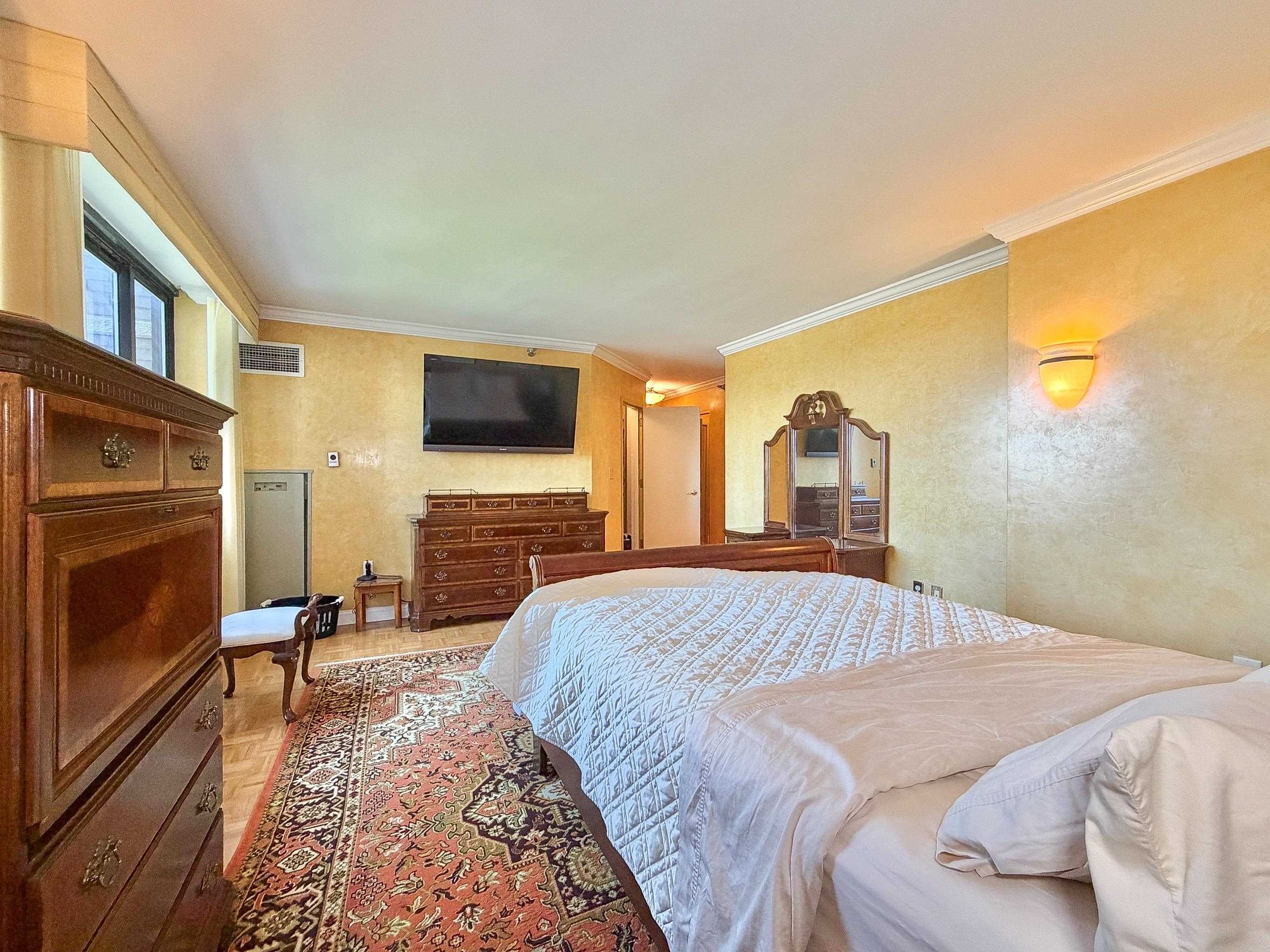 1512 PALISADE AVE Unit: 14R