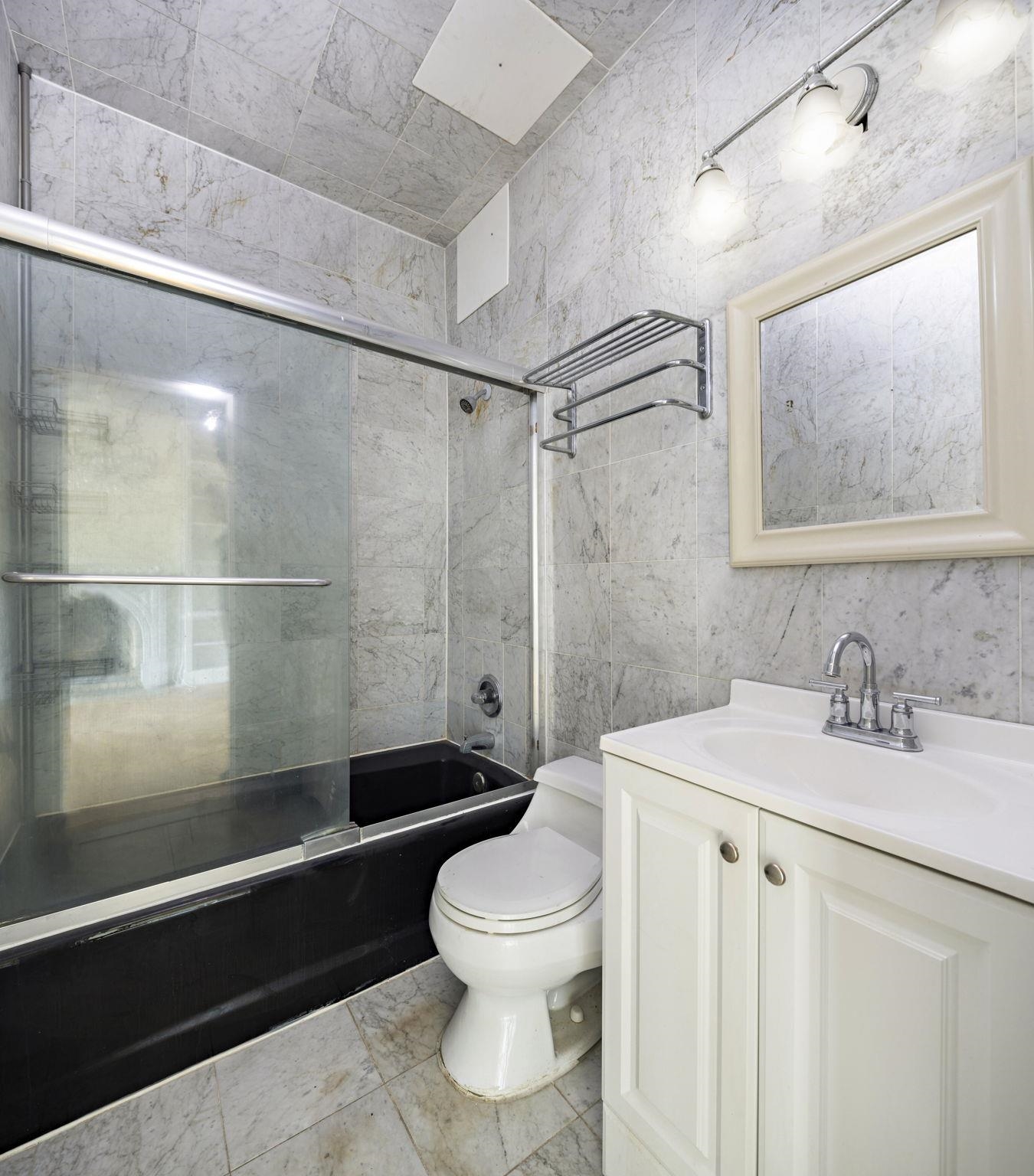 910 HUDSON ST Unit: 2