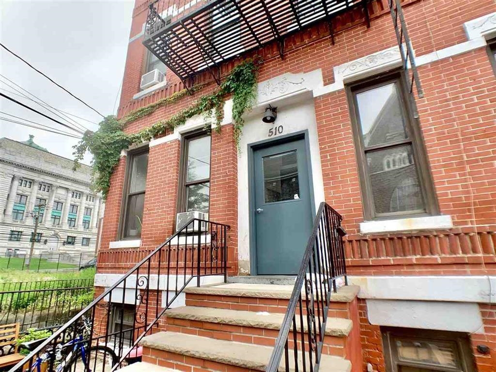 510 PAVONIA AVE Unit: 1R