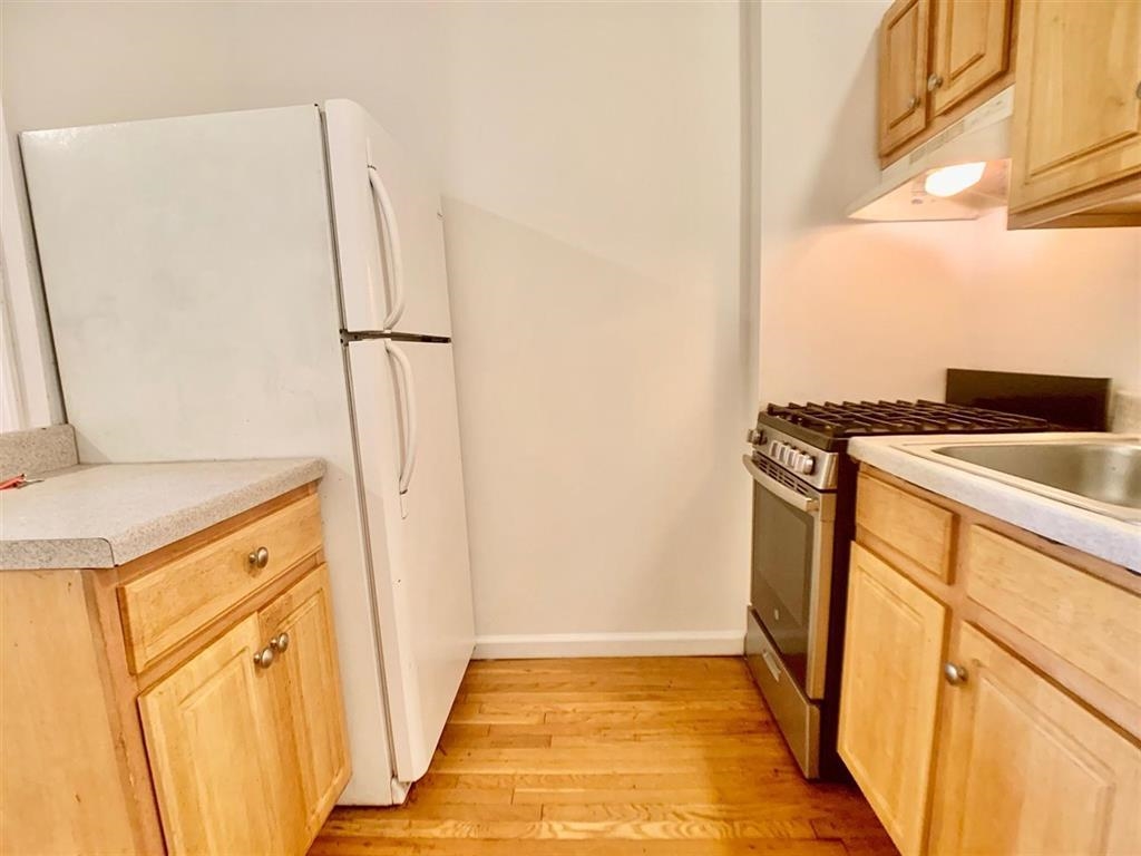 510 PAVONIA AVE Unit: 1R