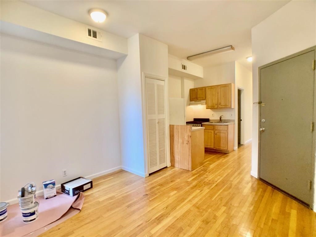 510 PAVONIA AVE Unit: 1R
