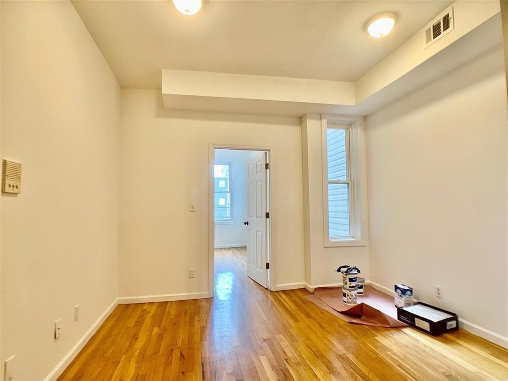 510 PAVONIA AVE Unit: 1R