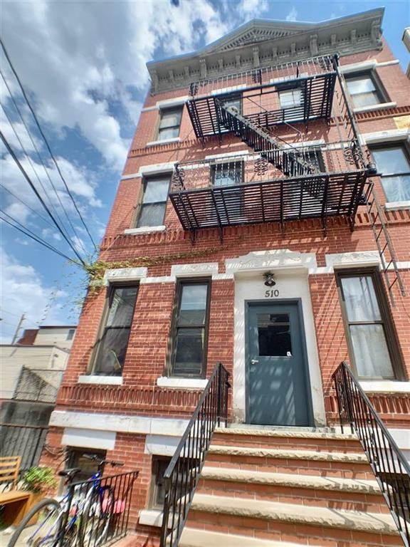 510 PAVONIA AVE Unit: 1R